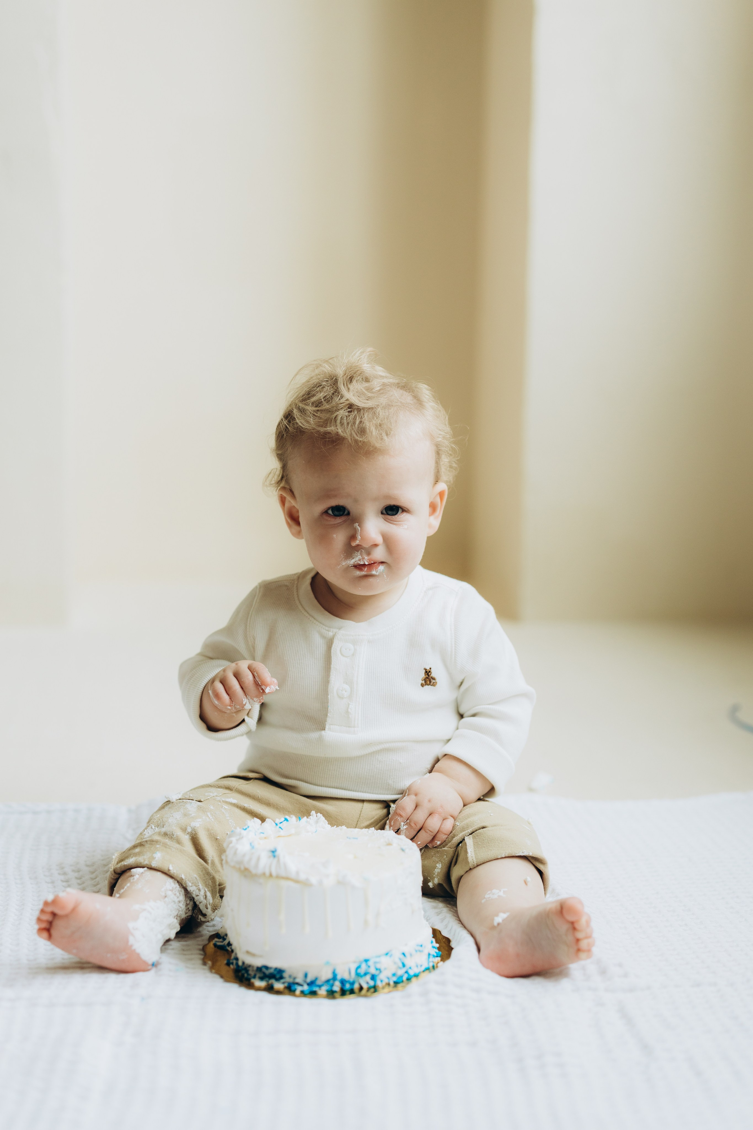 Cake smash. Wedding Photographer Toronto