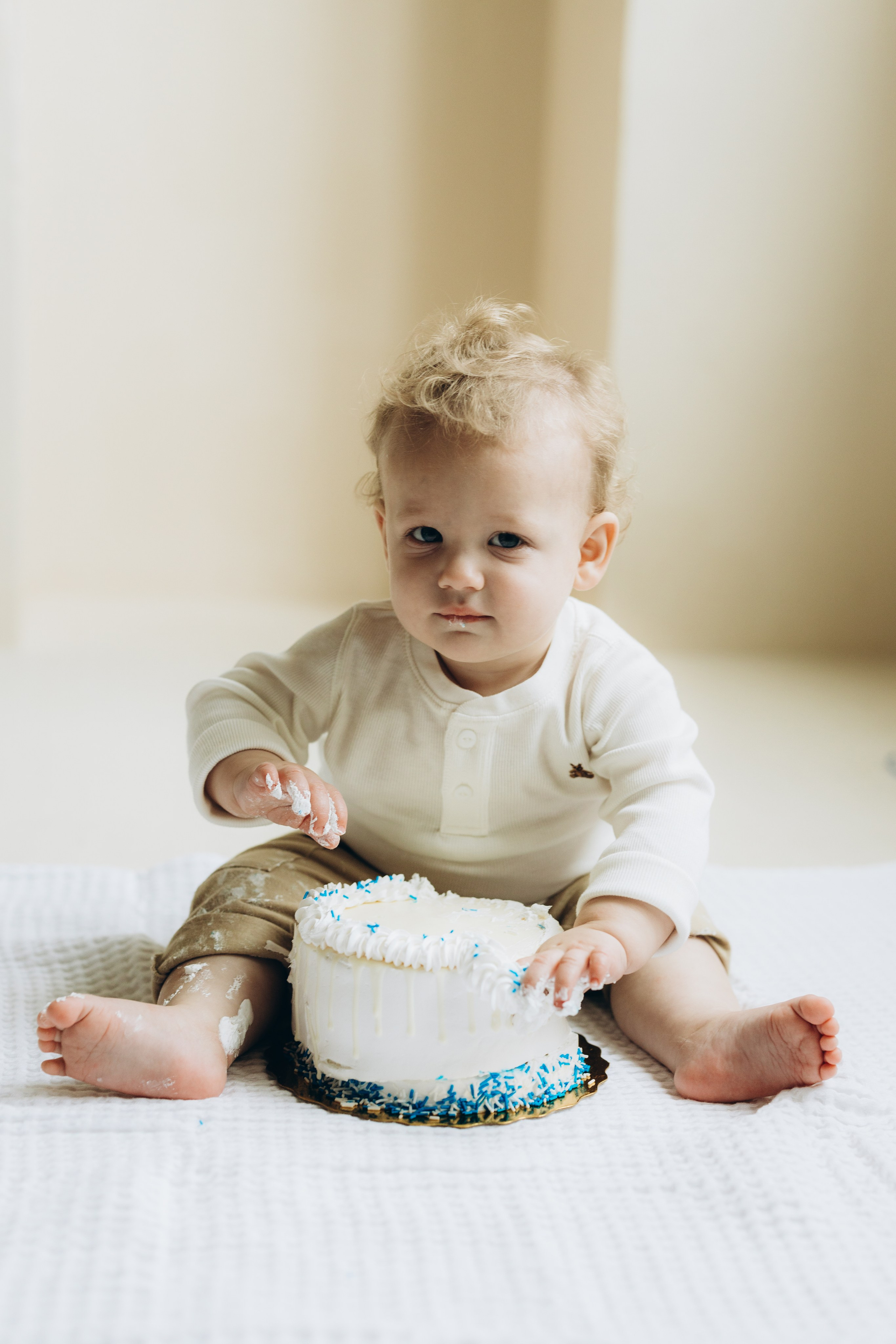 Cake smash. Wedding Photographer Toronto