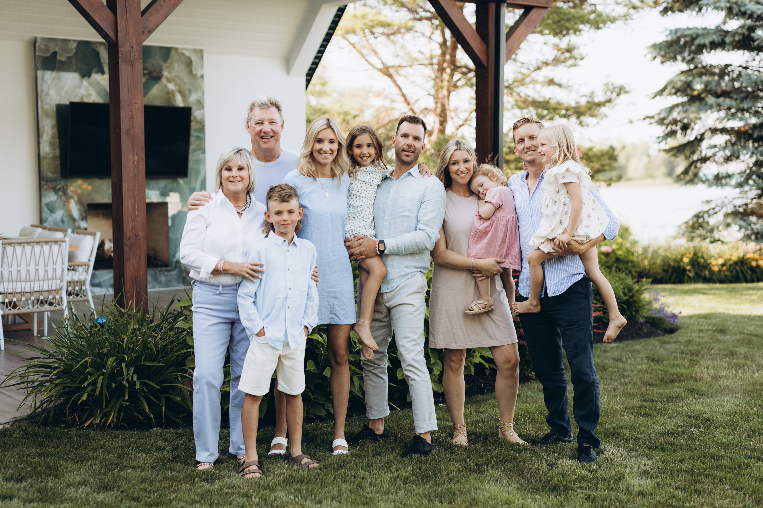 Family time. Wedding Photographer Toronto