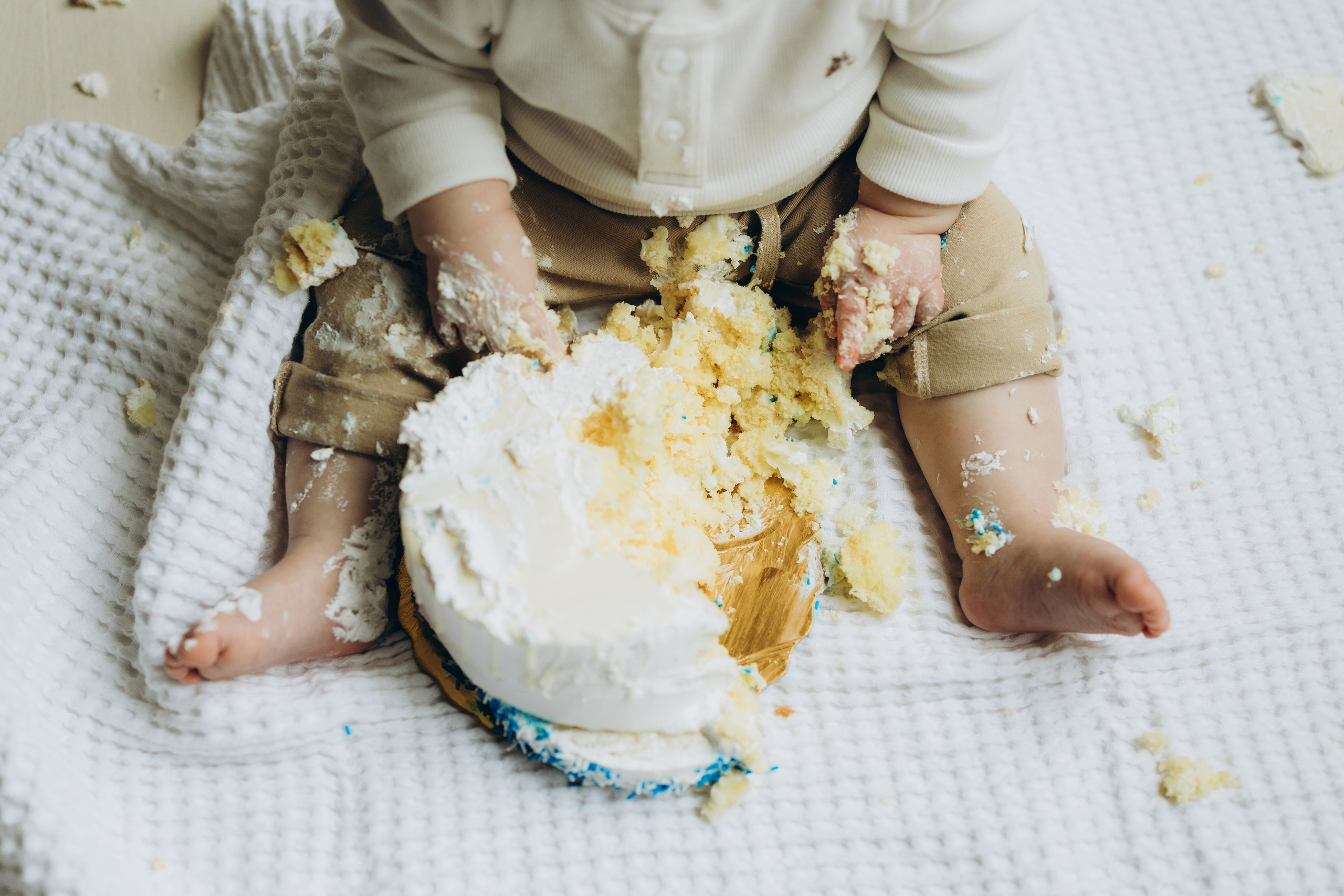 Cake smash. Wedding Photographer Toronto