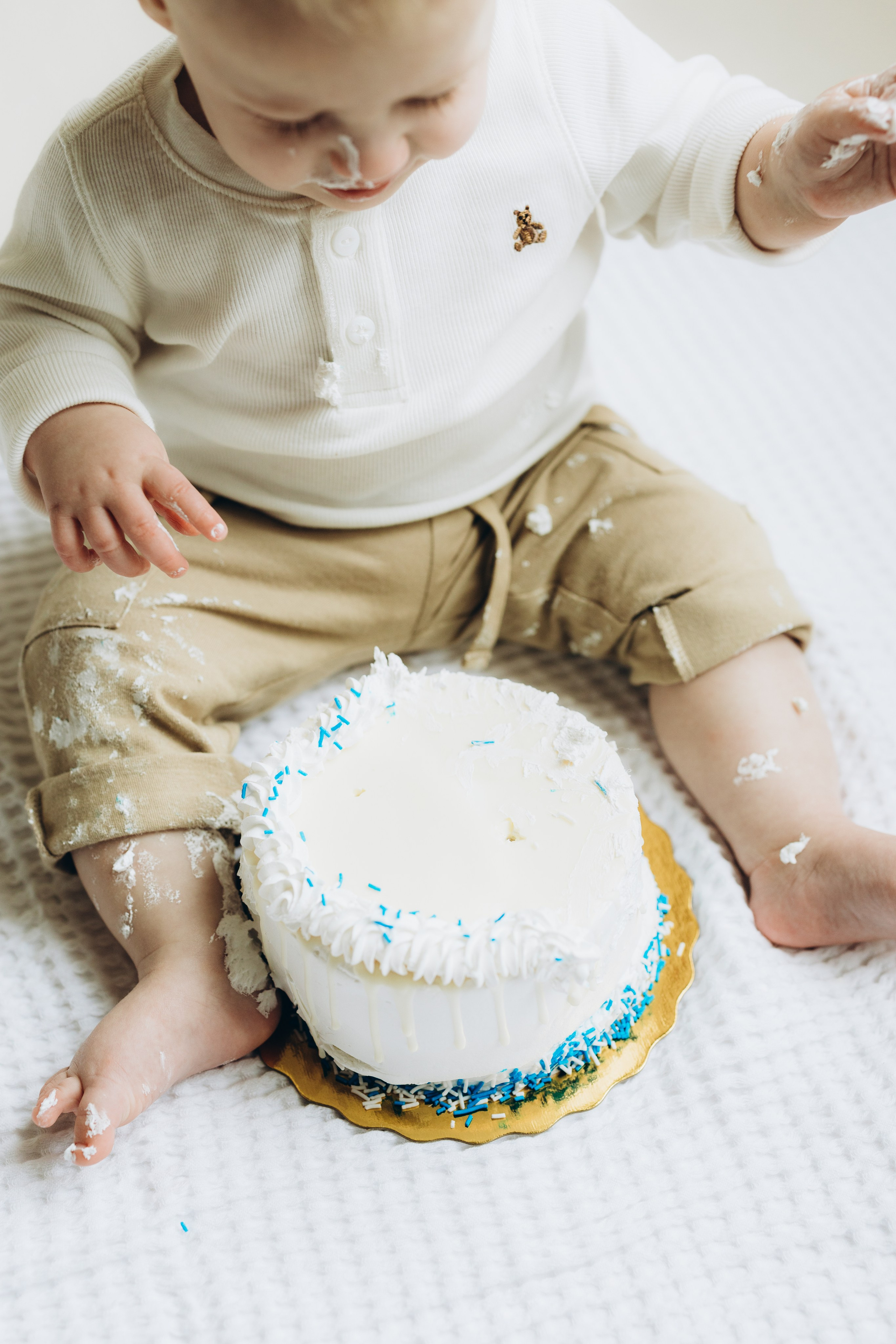 Cake smash. Wedding Photographer Toronto