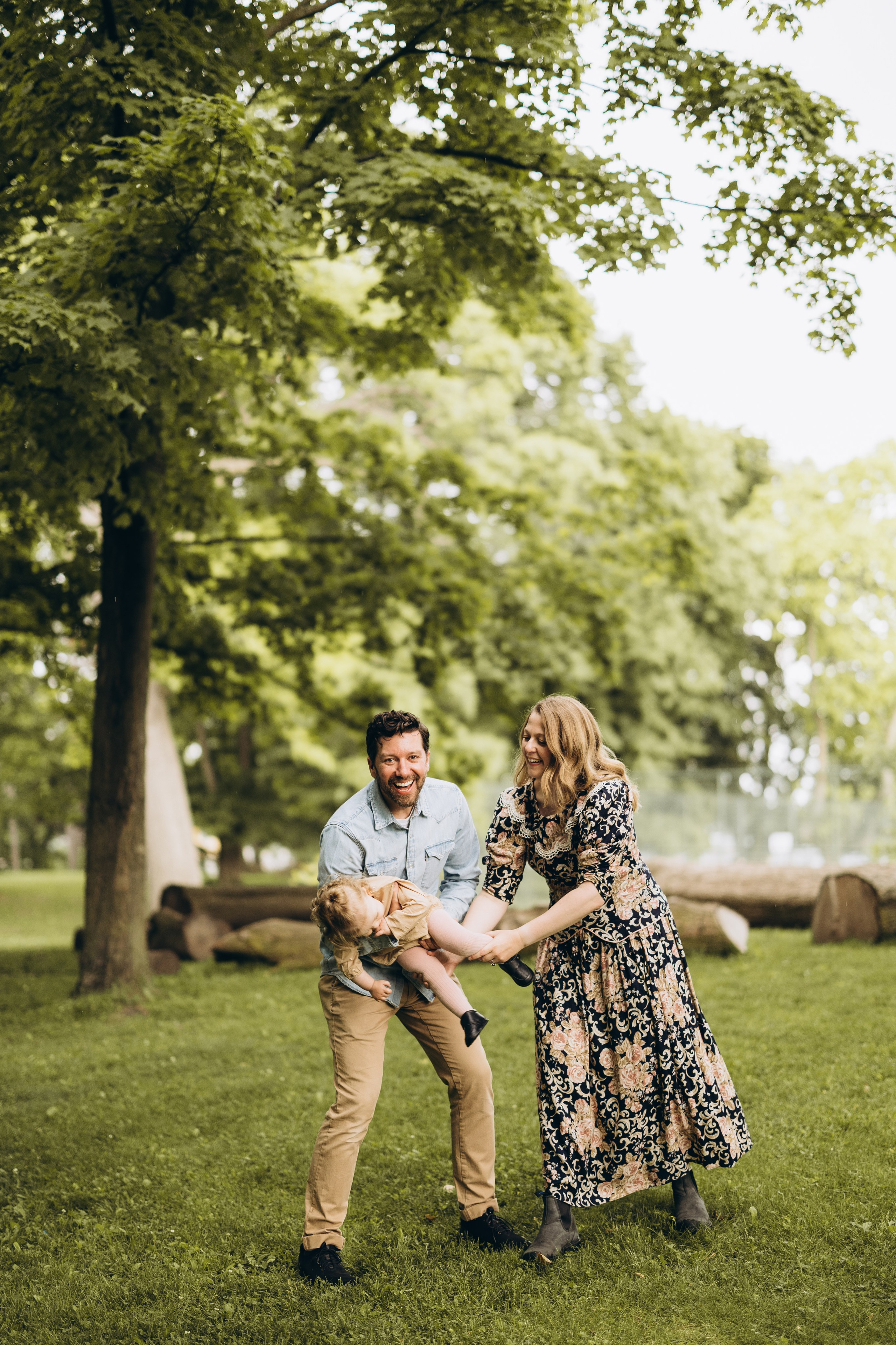 Under the rain. Wedding Photographer Toronto