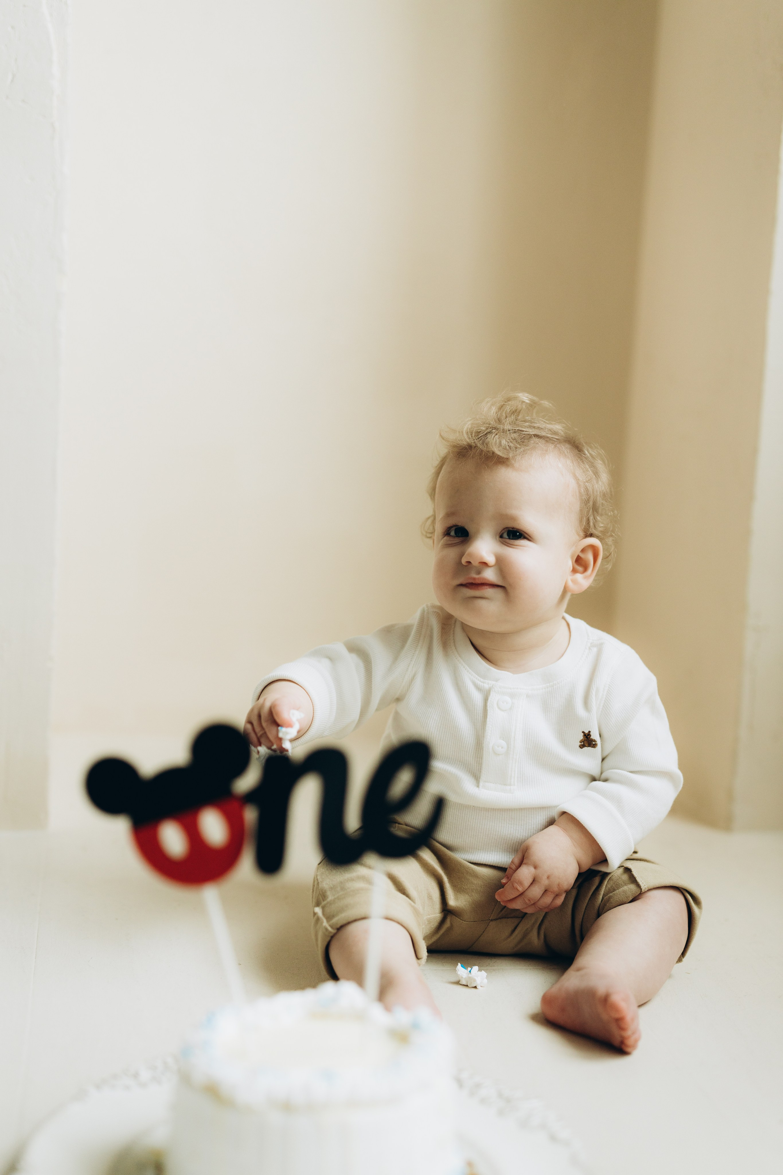 Cake smash. Wedding Photographer Toronto