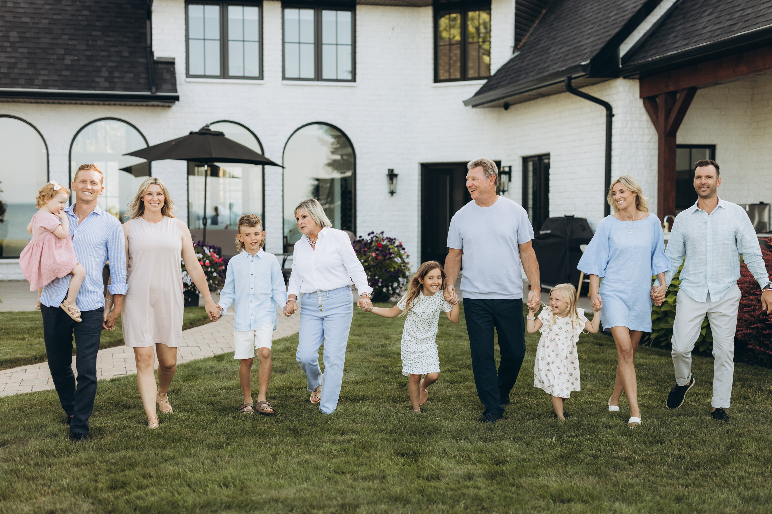 Family time. Wedding Photographer Toronto