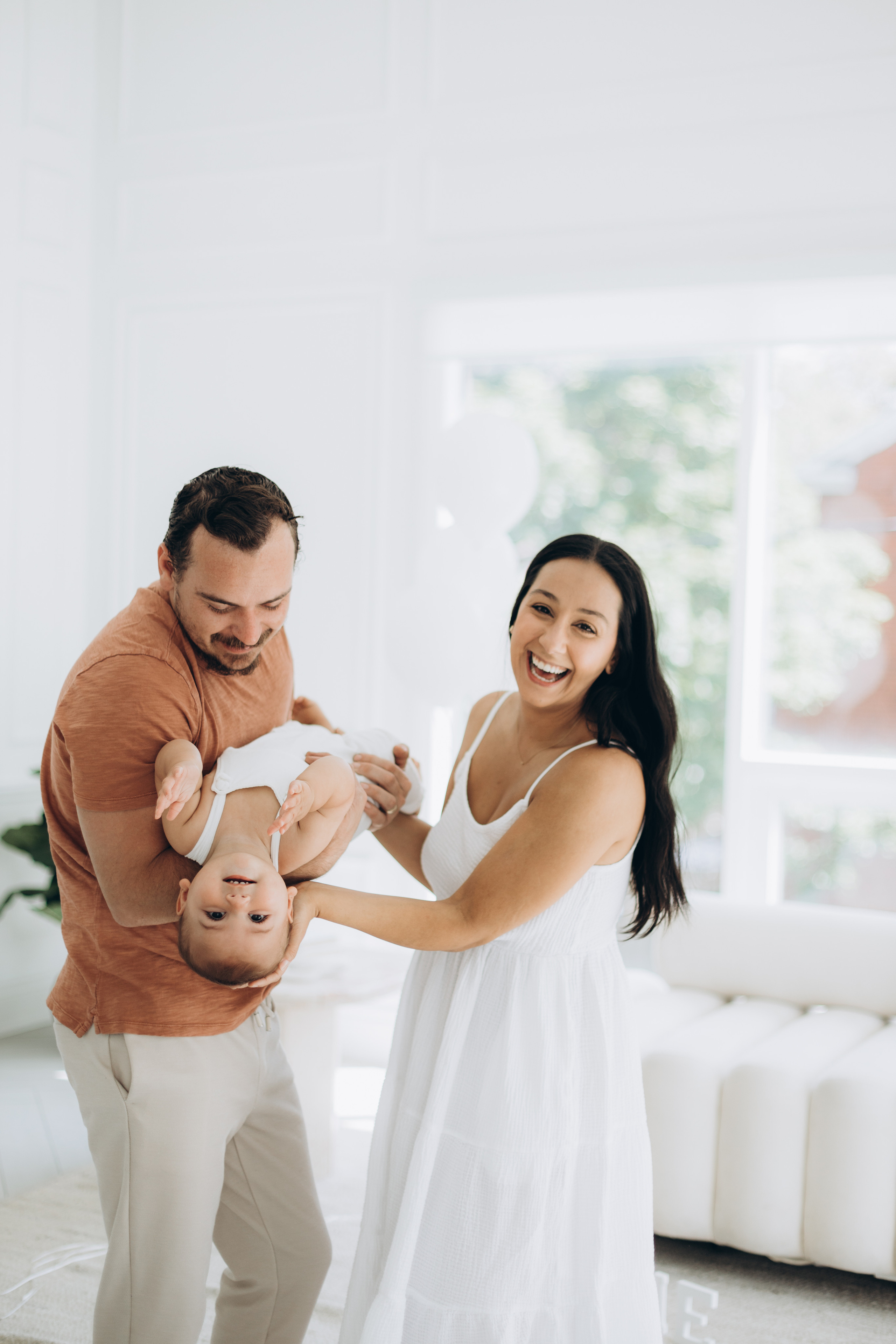 Cake smash. Wedding Photographer Toronto