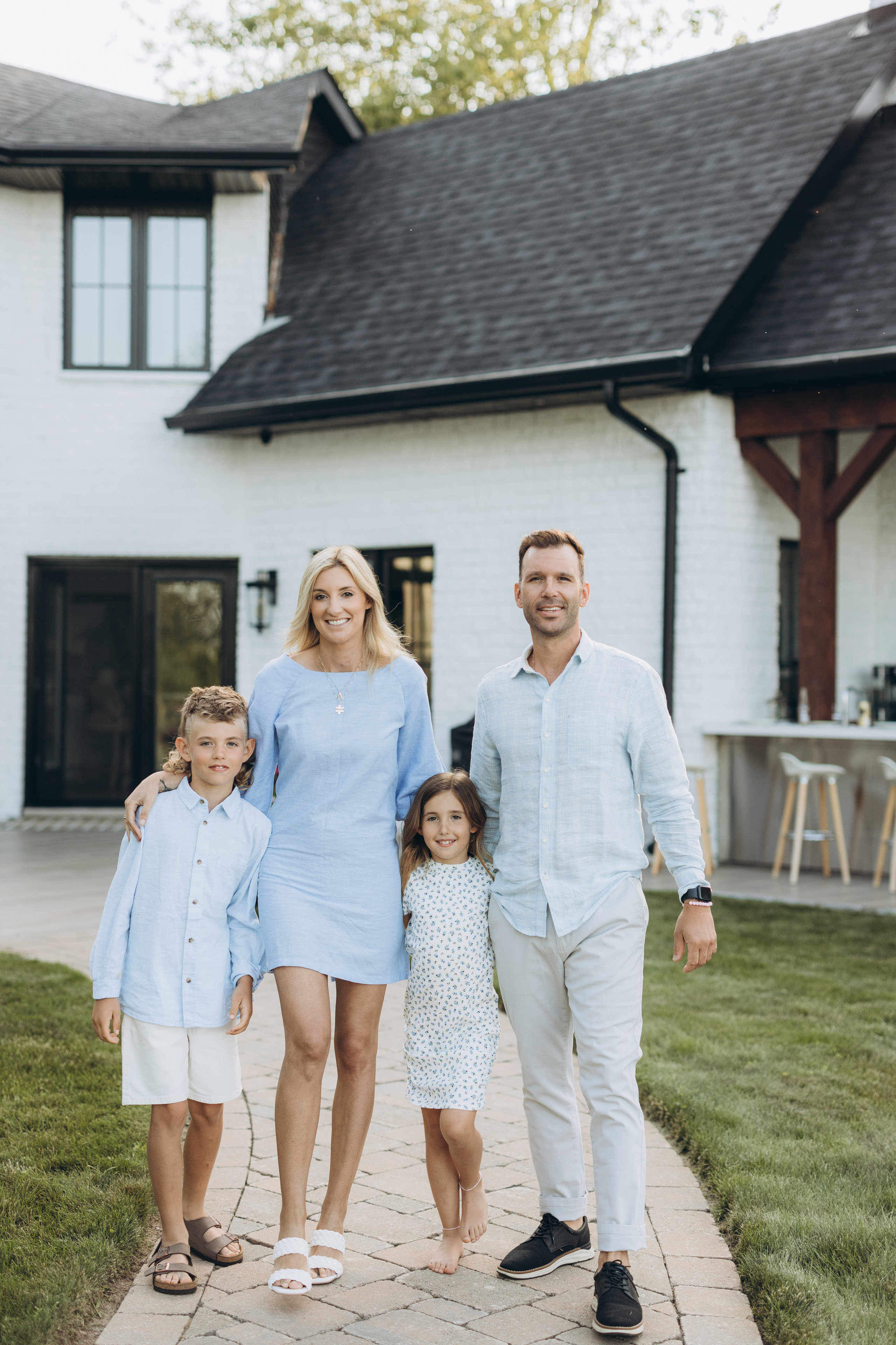 Family time. Wedding Photographer Toronto
