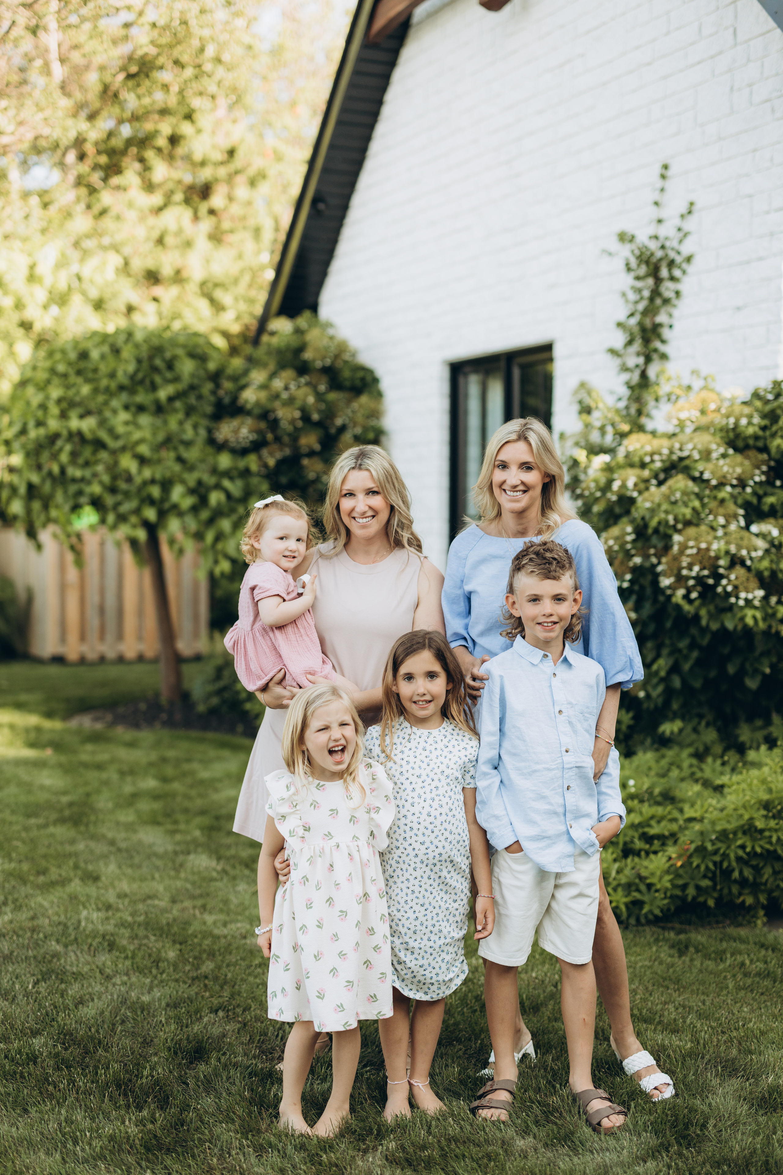 Family time. Wedding Photographer Toronto