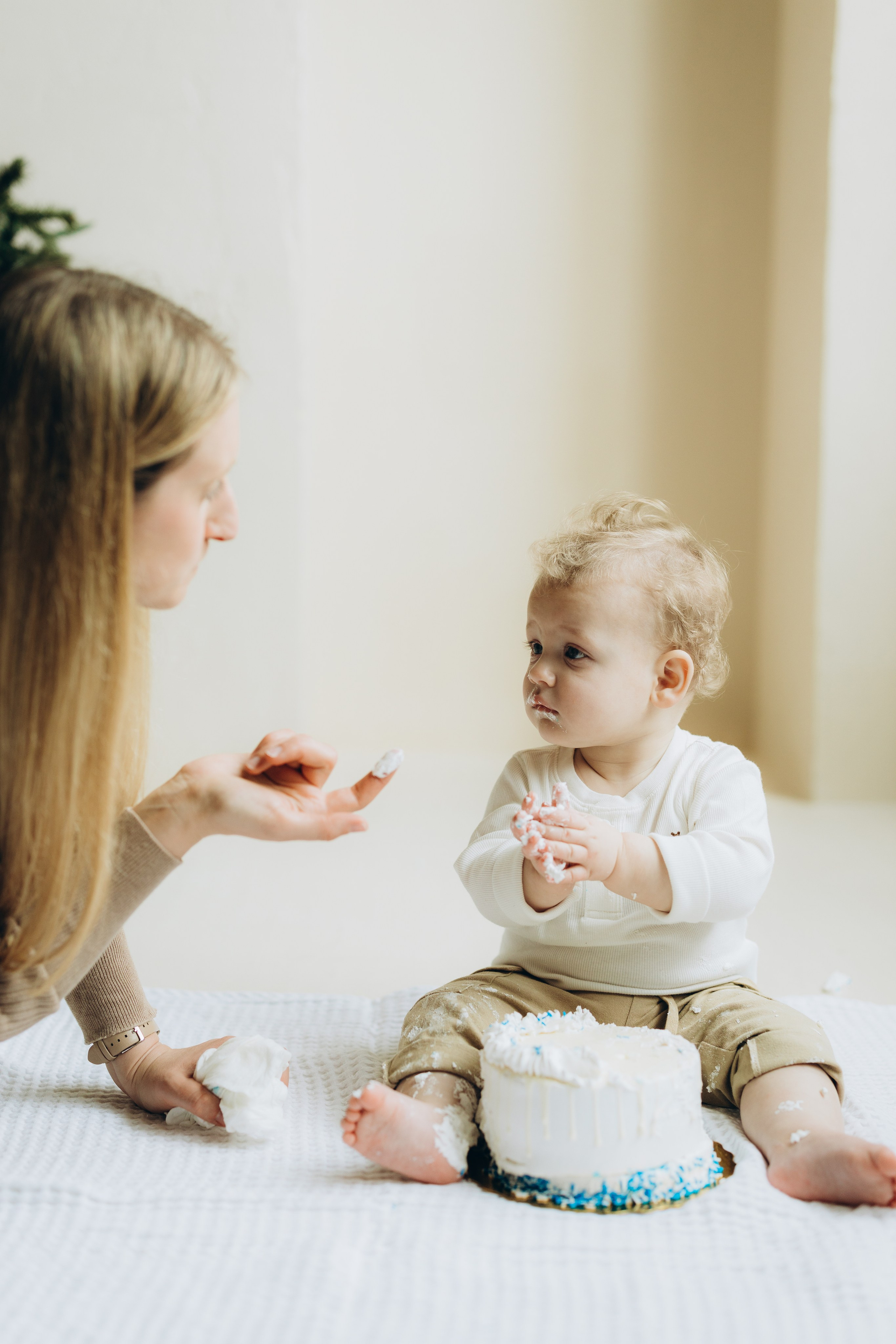 Cake smash. Wedding Photographer Toronto