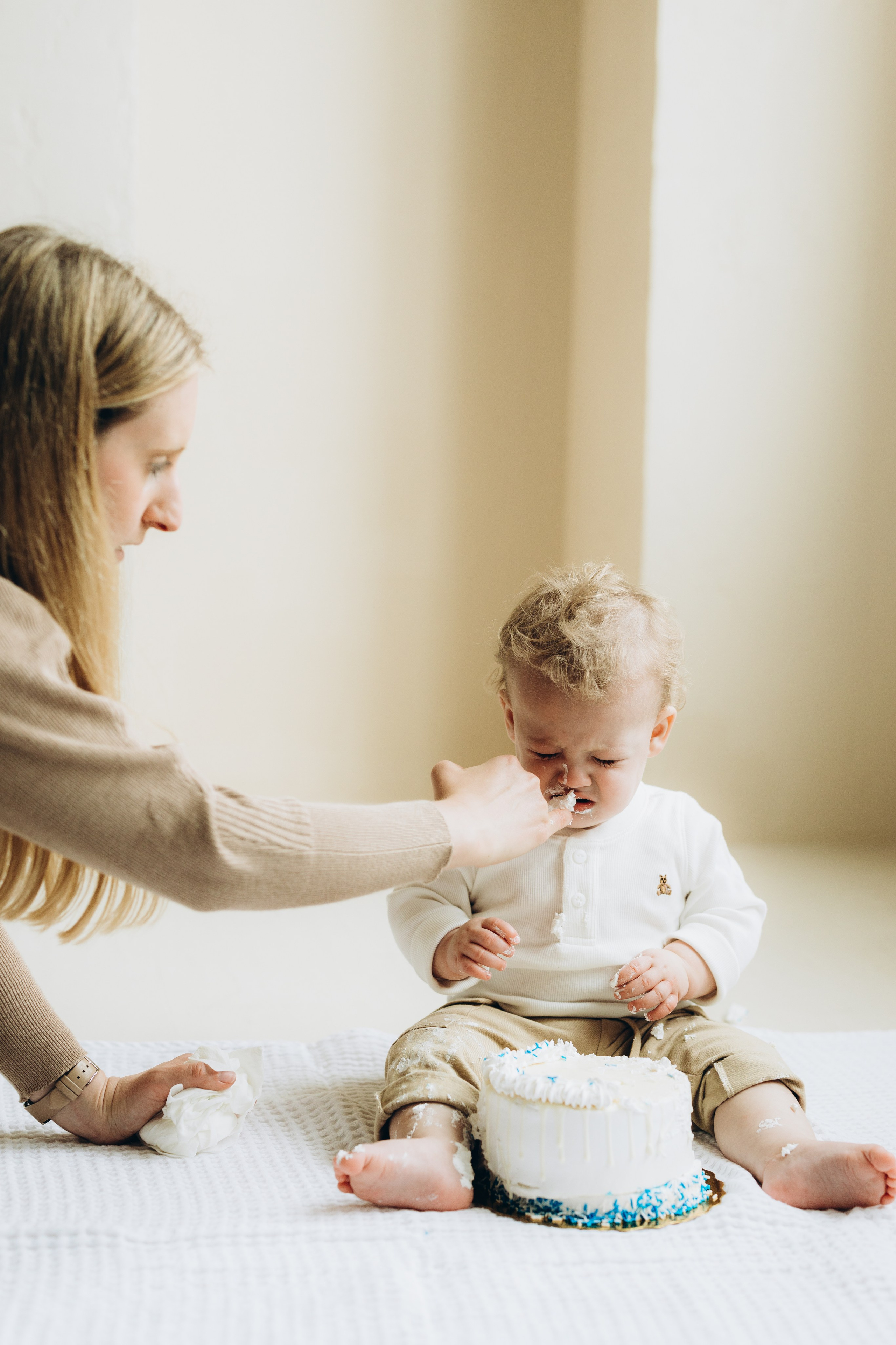Cake smash. Wedding Photographer Toronto