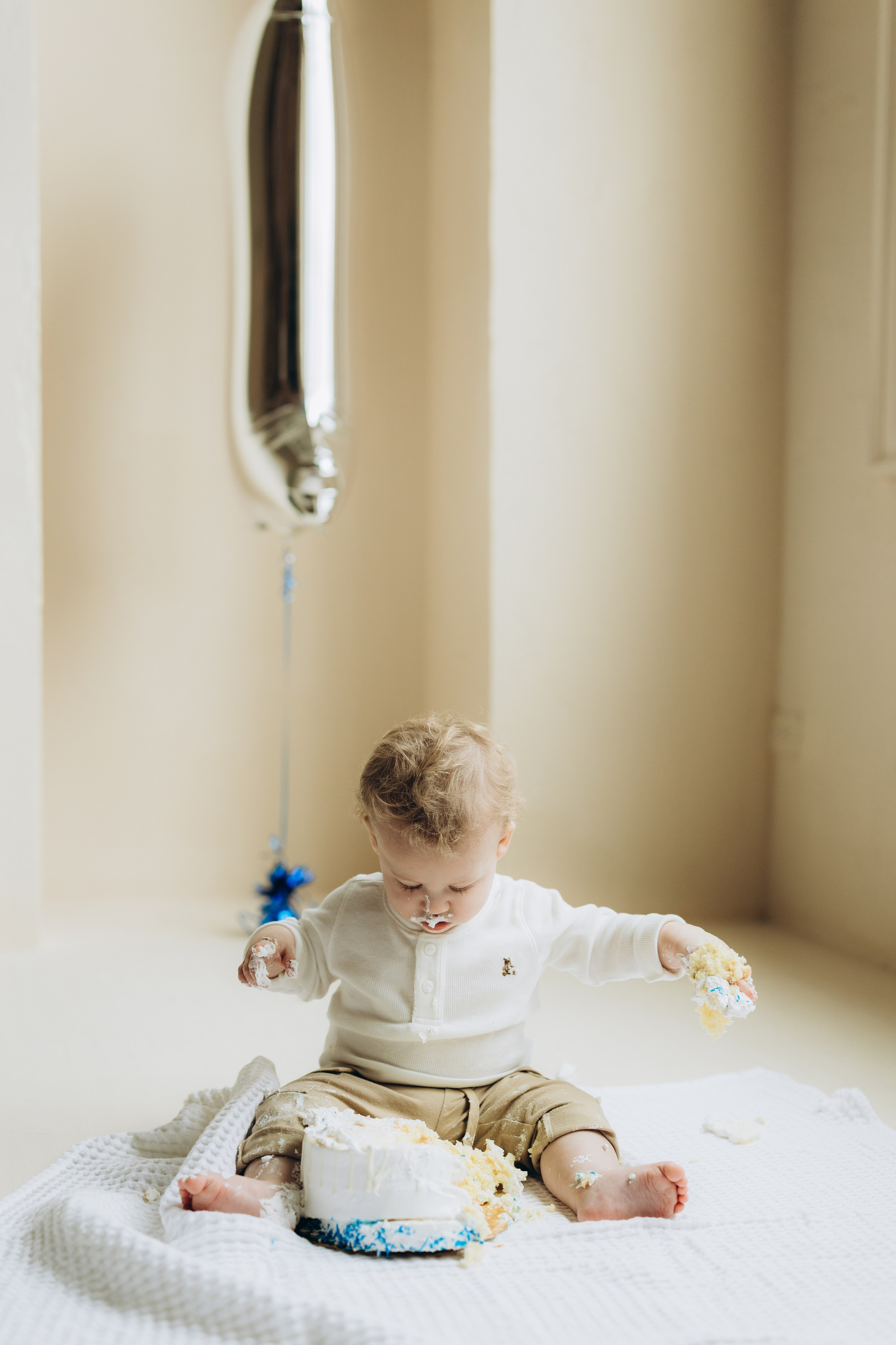 Cake smash. Wedding Photographer Toronto