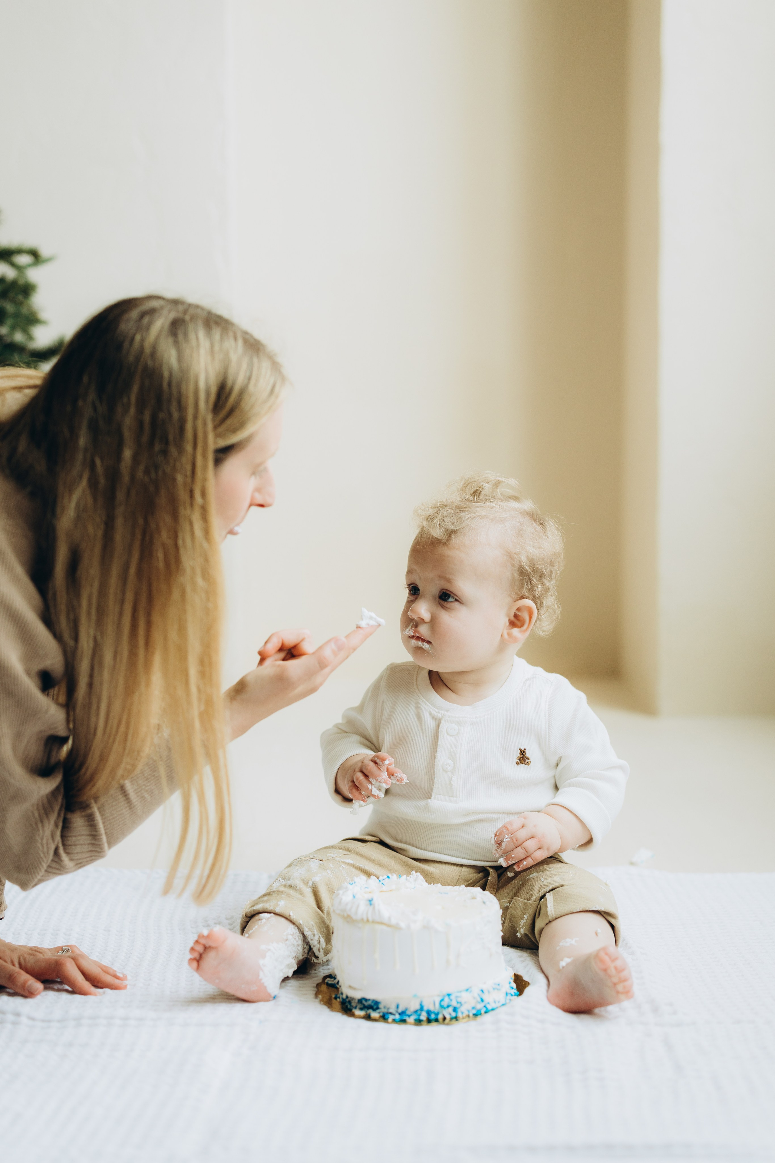 Cake smash. Wedding Photographer Toronto