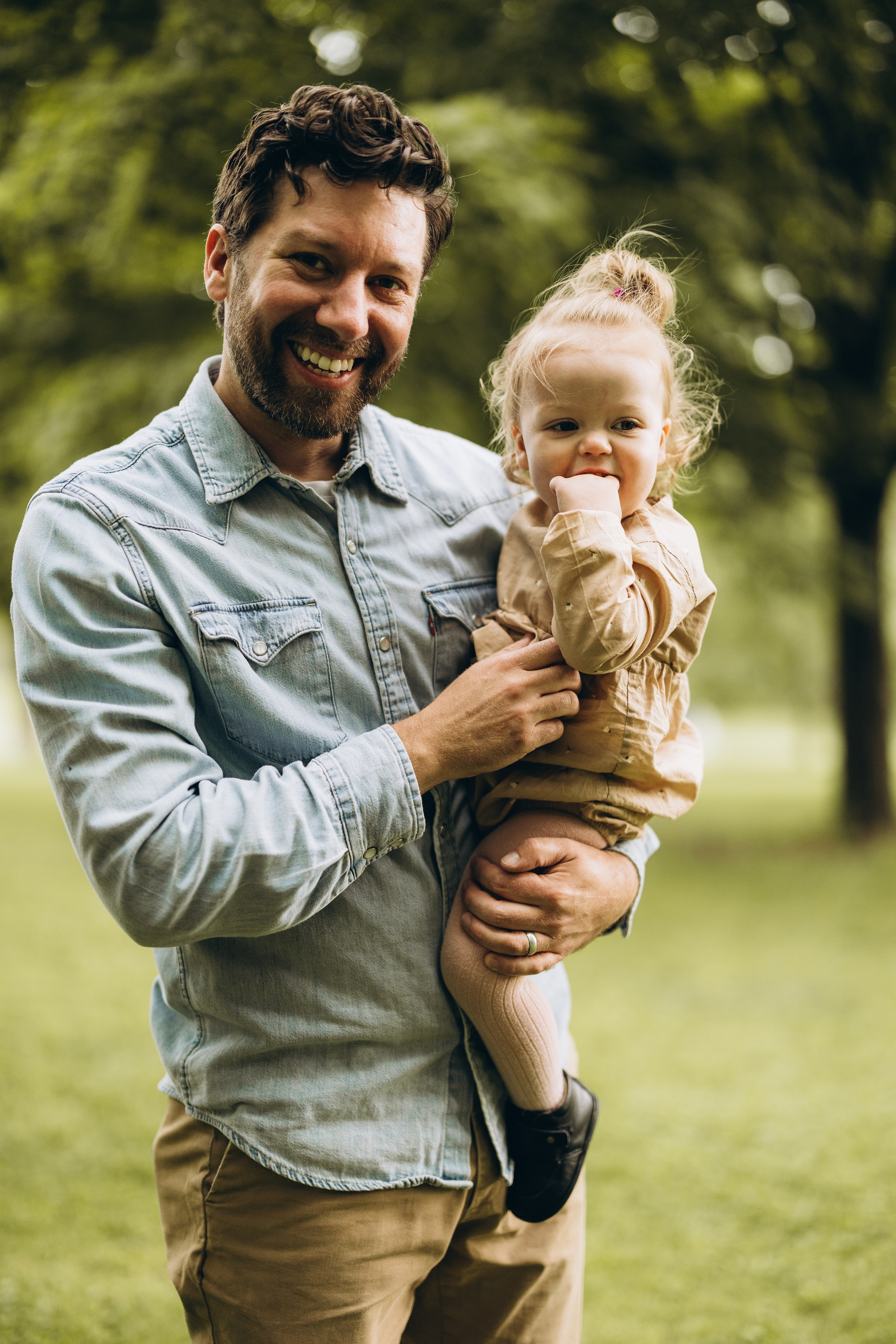 Under the rain. Wedding Photographer Toronto