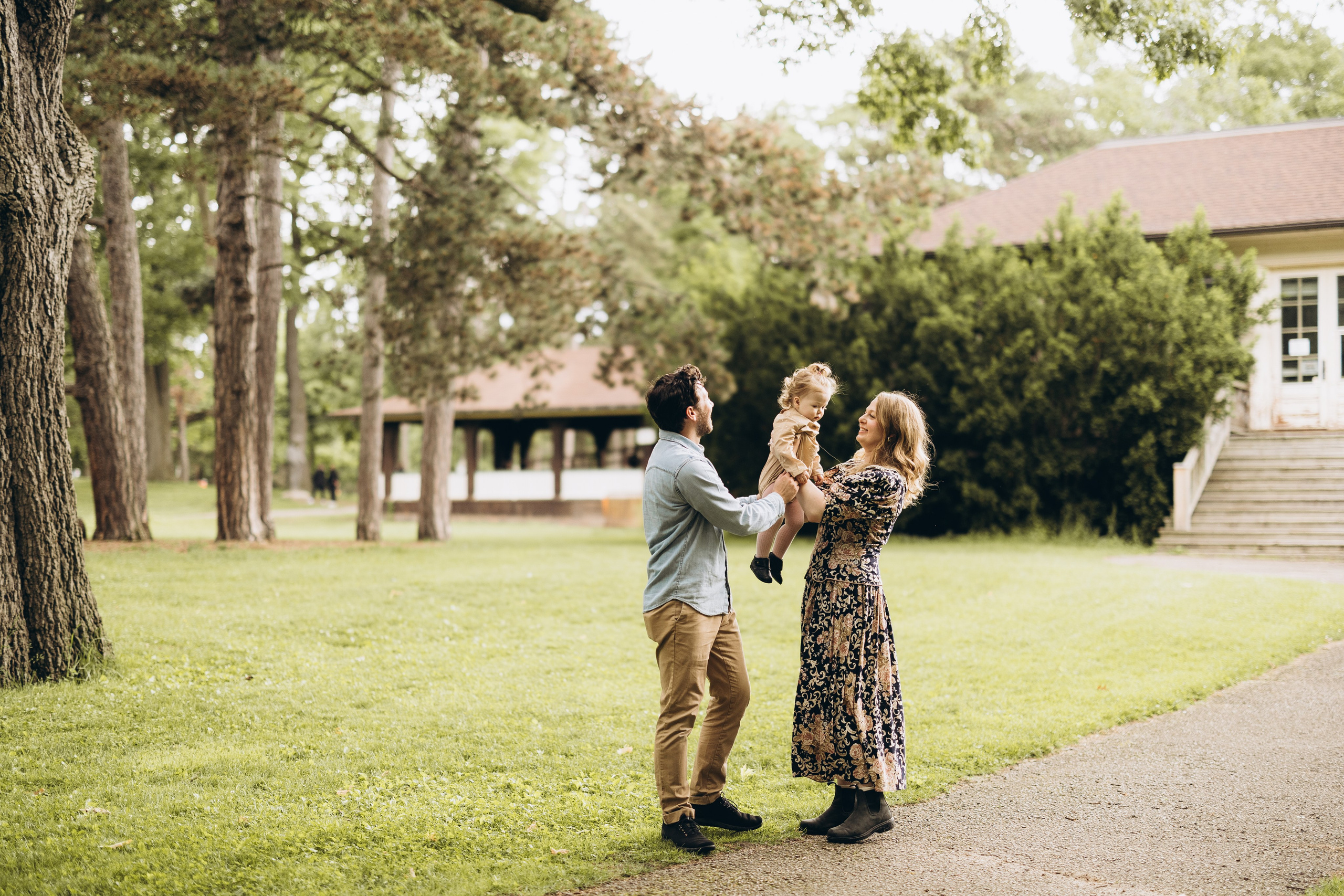 Under the rain. Wedding Photographer Toronto