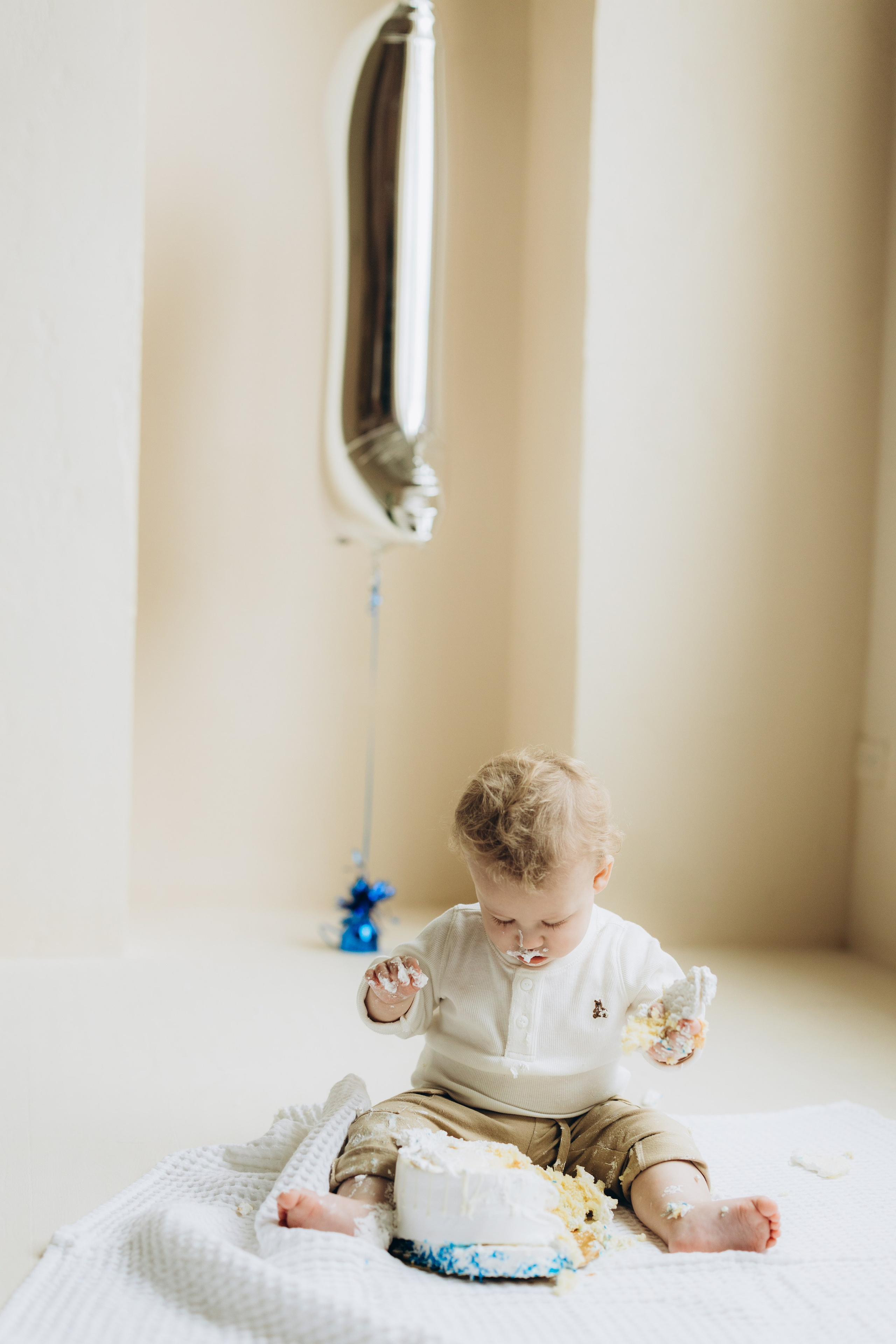 Cake smash. Wedding Photographer Toronto