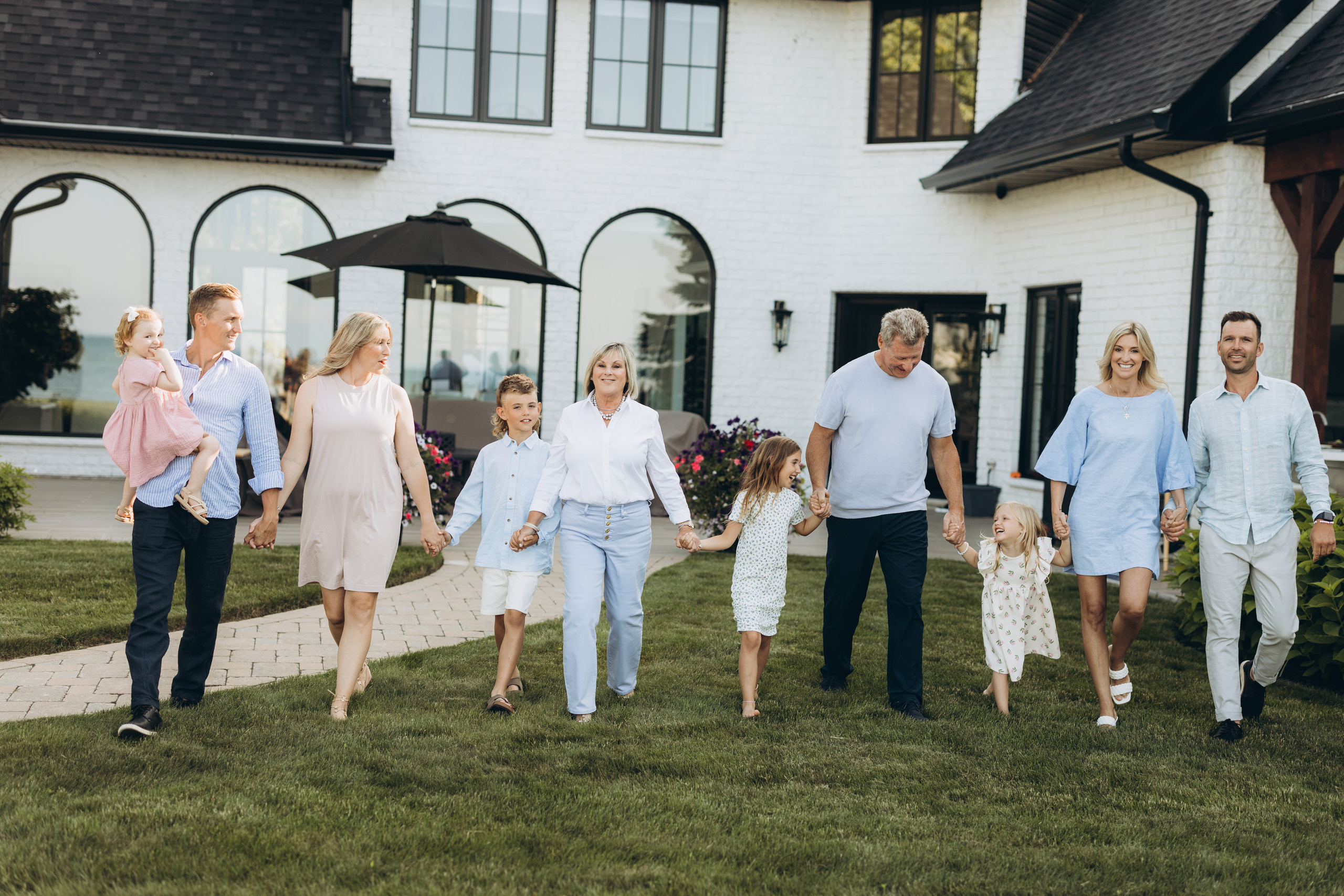 Family time. Wedding Photographer Toronto