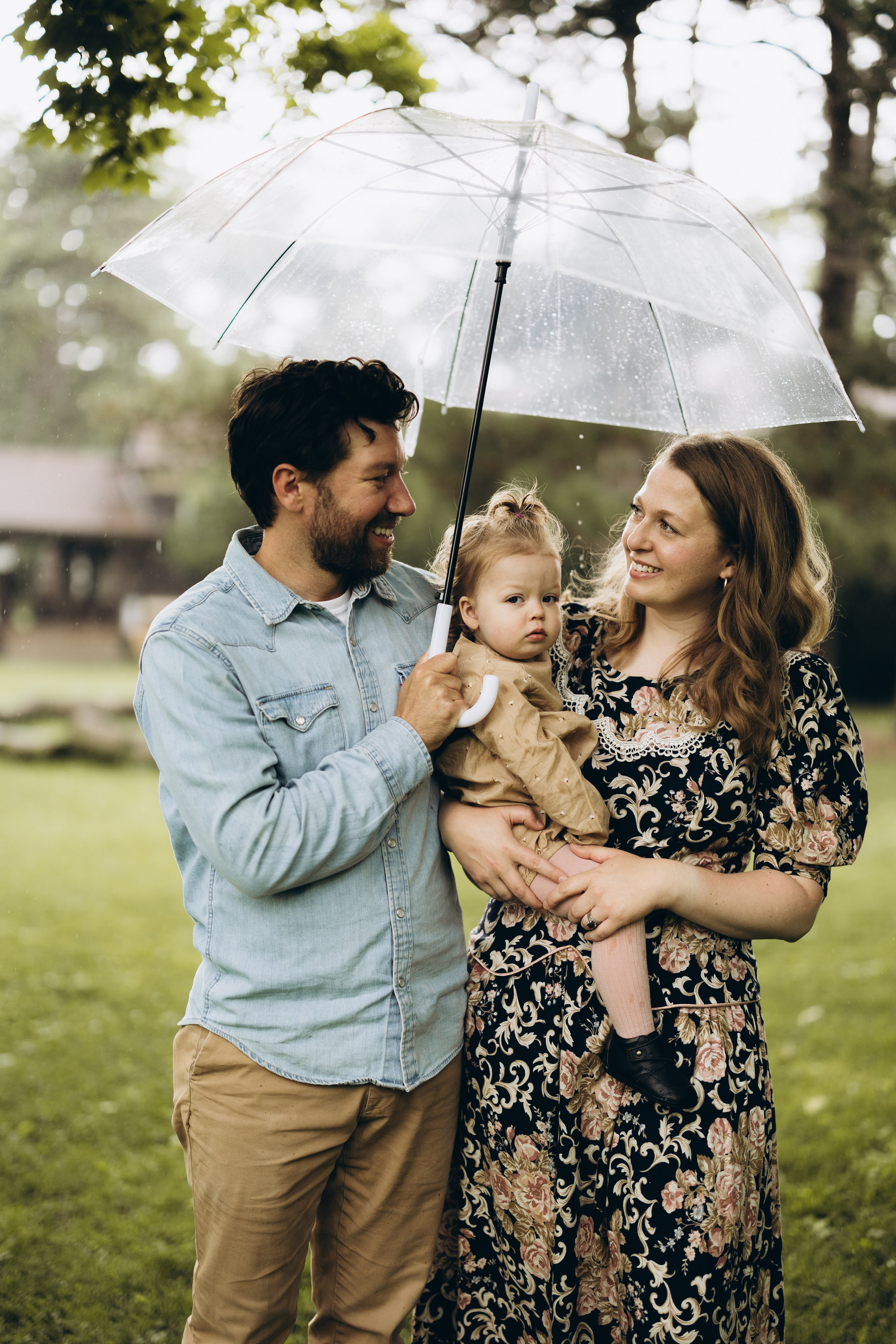 Under the rain. Wedding Photographer Toronto