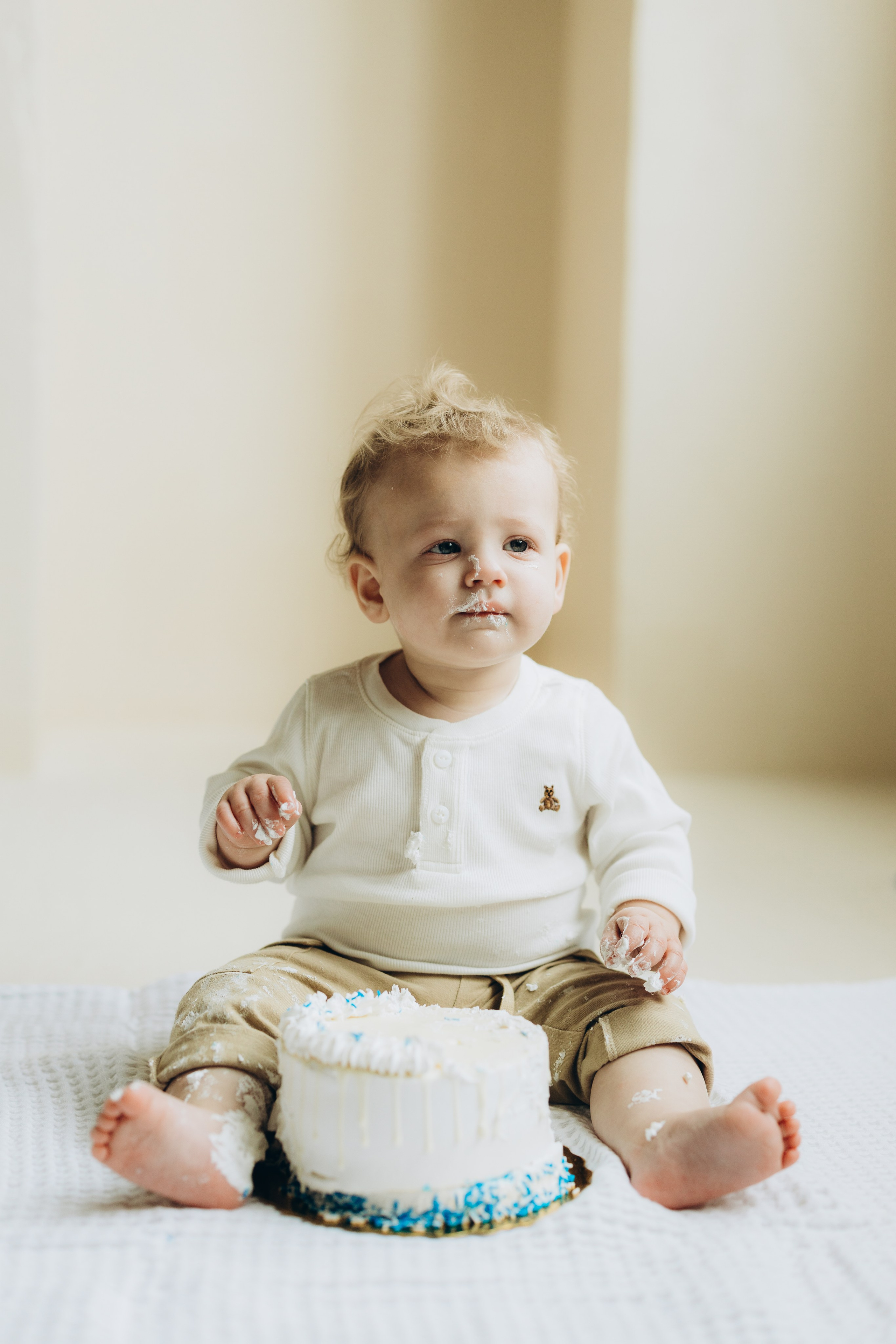 Cake smash. Wedding Photographer Toronto