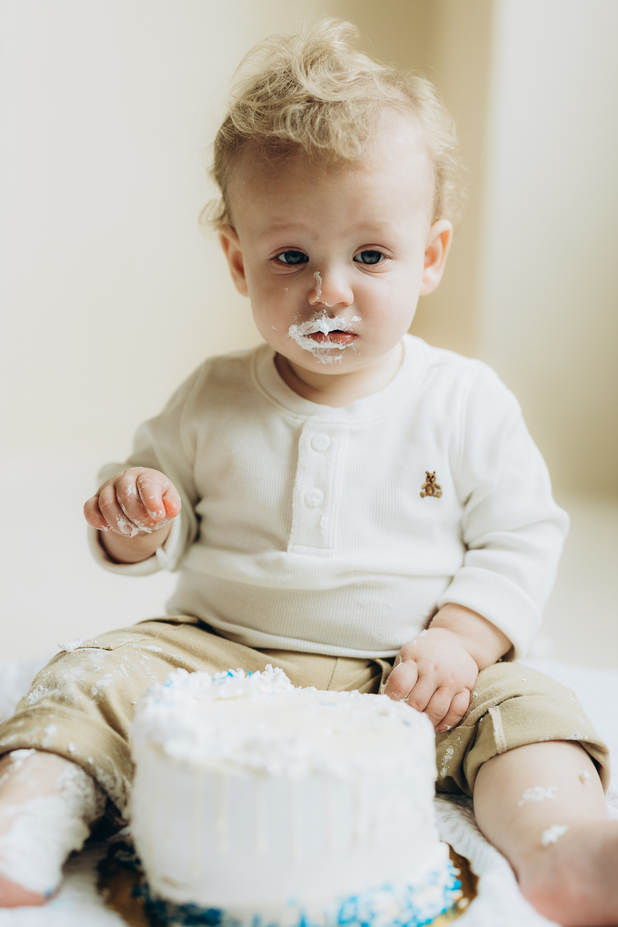 Cake smash. Wedding Photographer Toronto