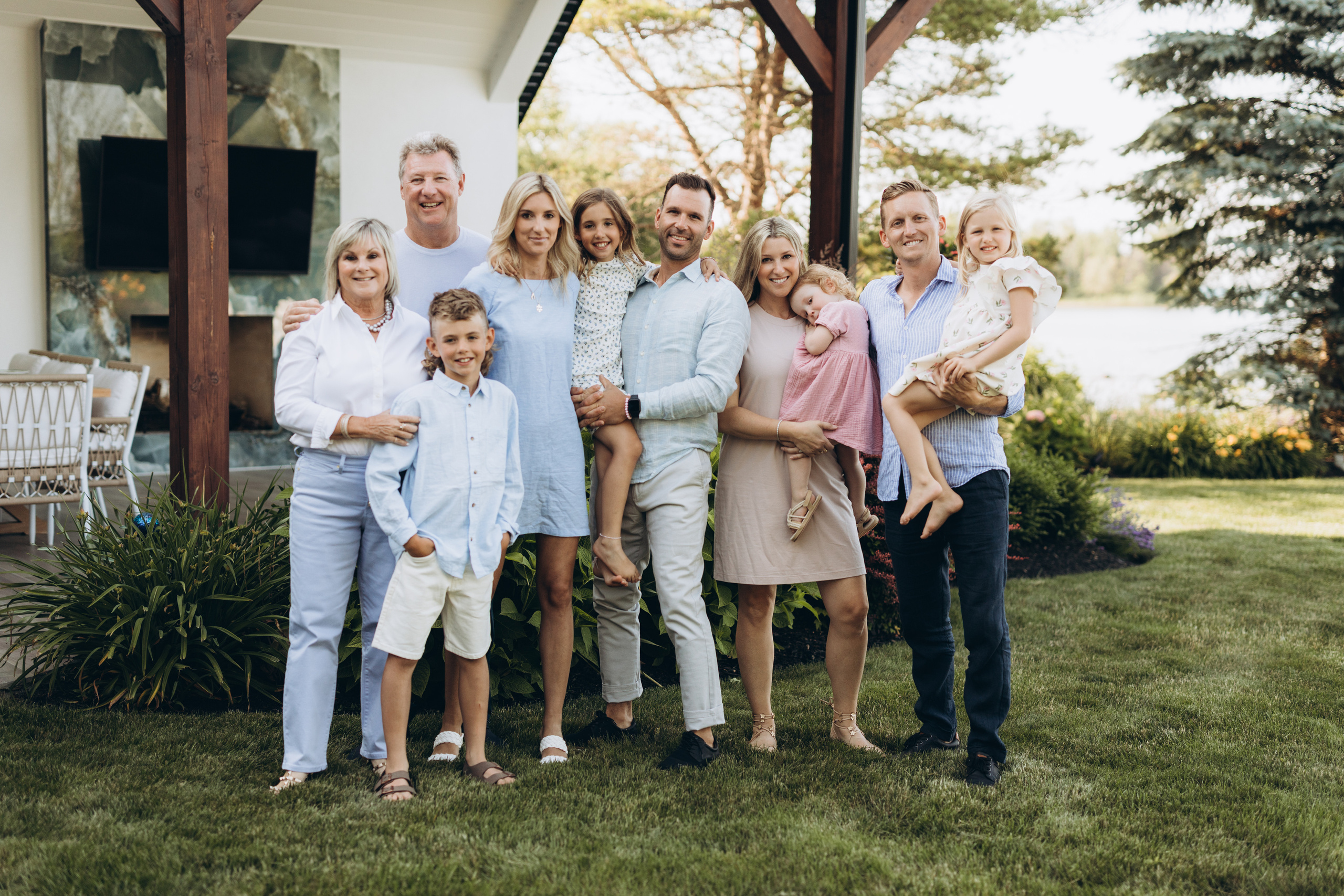 Family time. Wedding Photographer Toronto