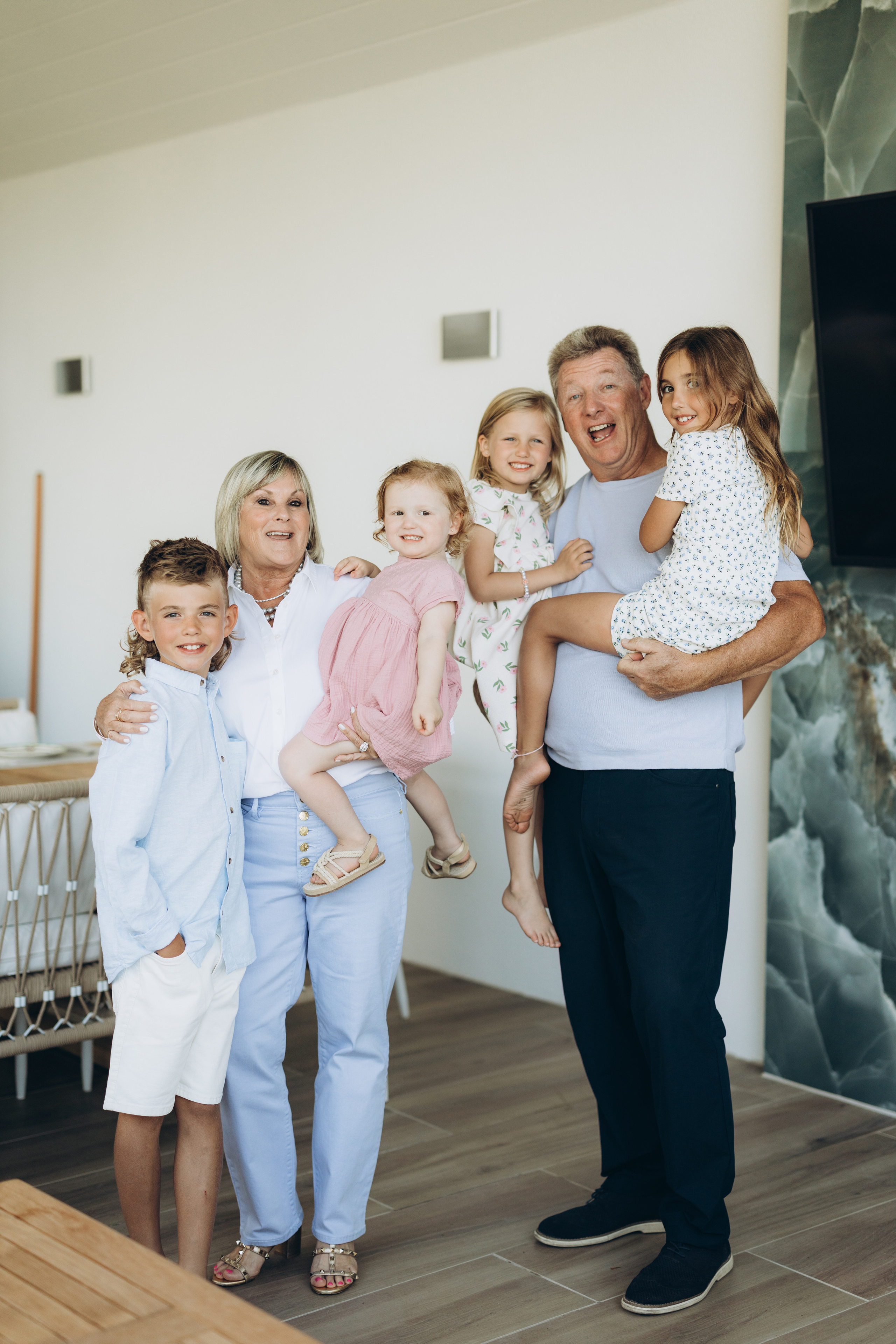 Family time. Wedding Photographer Toronto