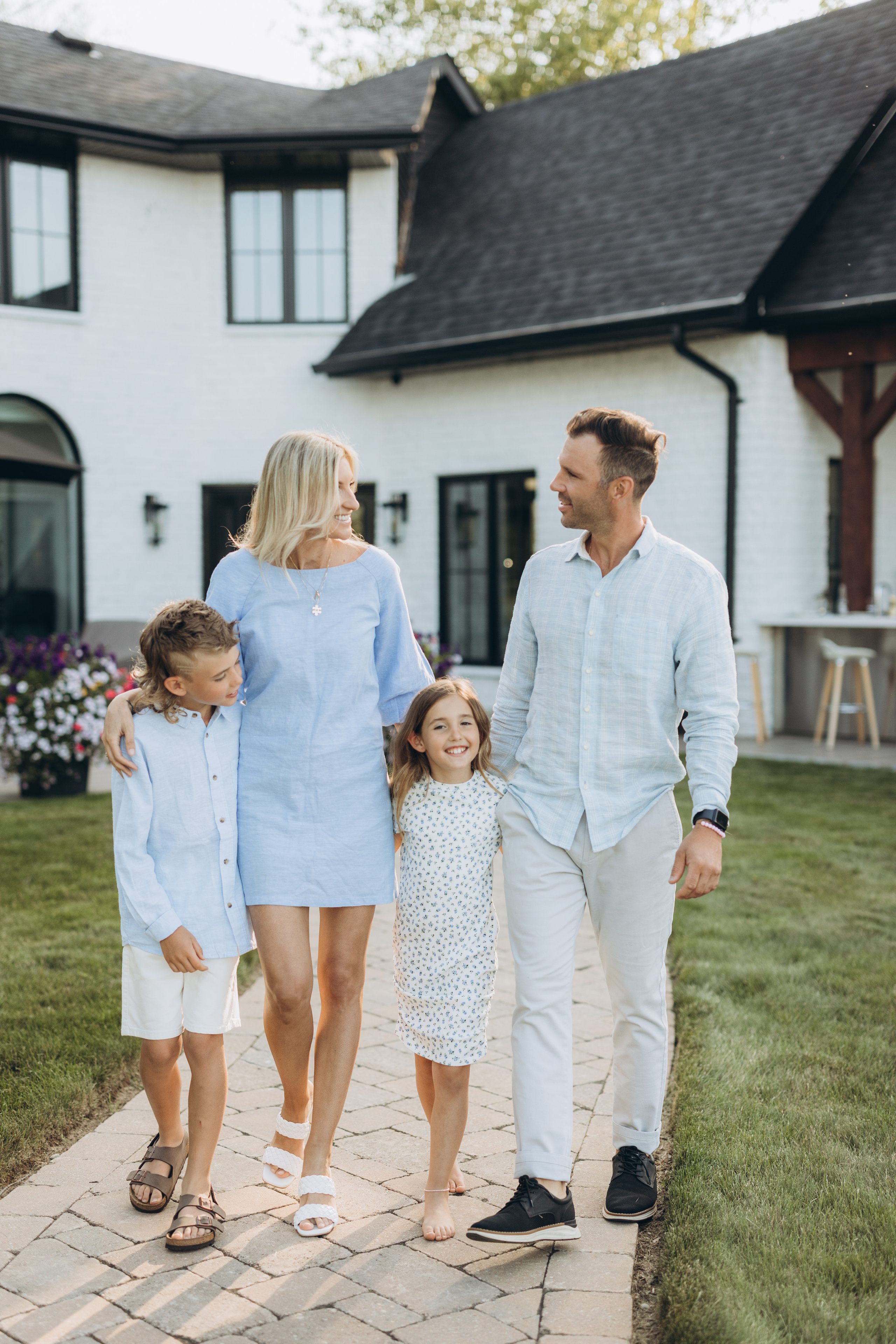 Family time. Wedding Photographer Toronto