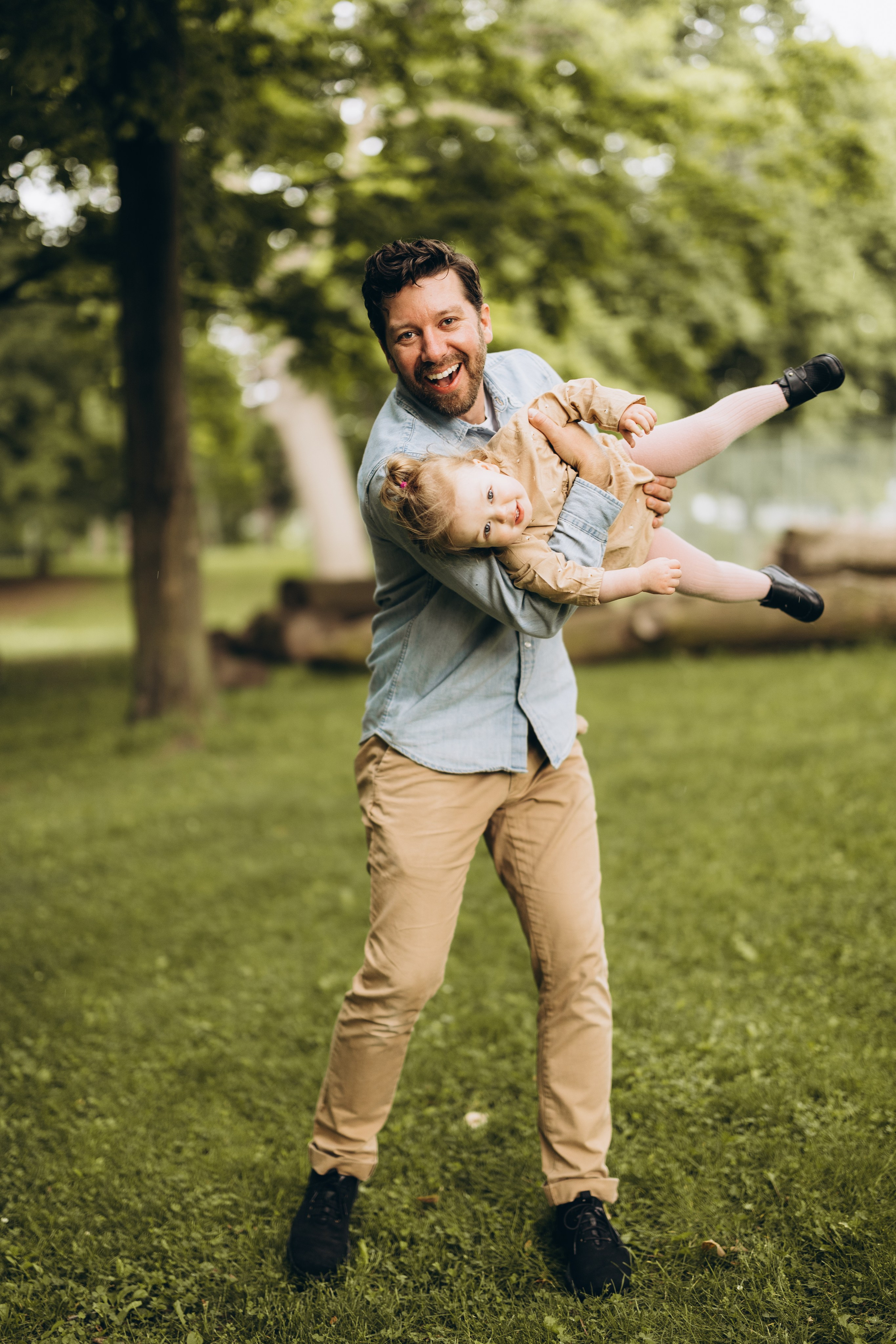 Under the rain. Wedding Photographer Toronto
