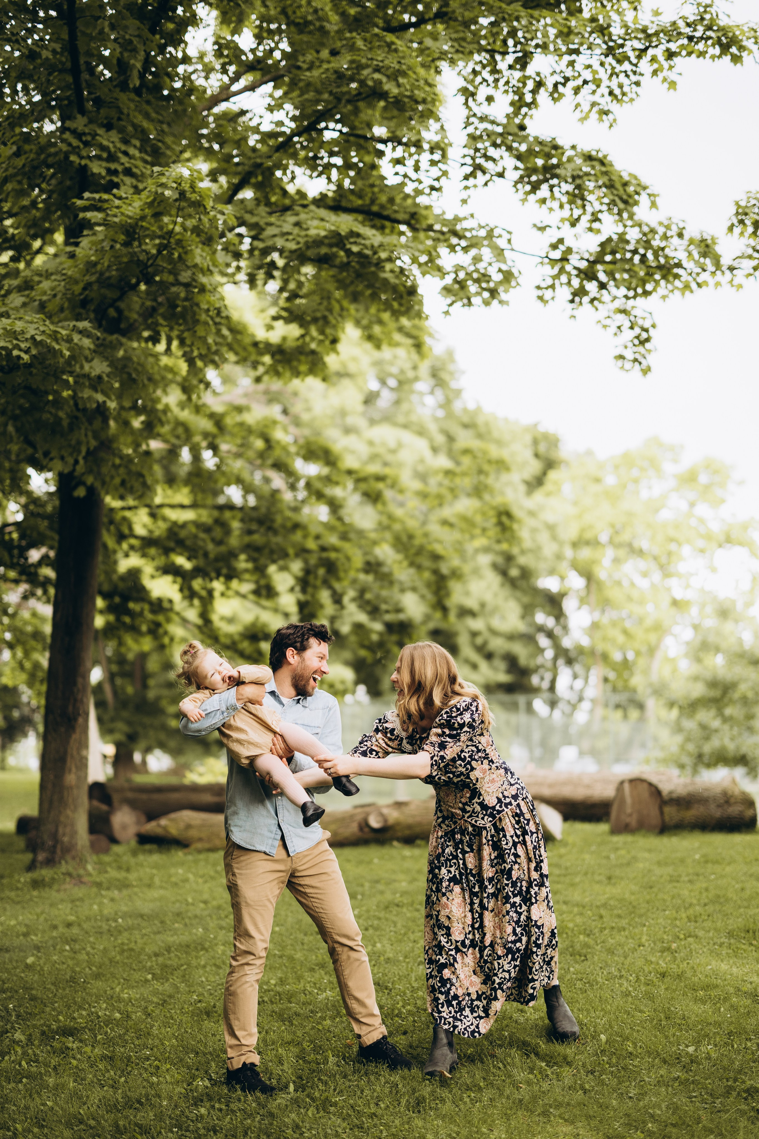Under the rain. Wedding Photographer Toronto