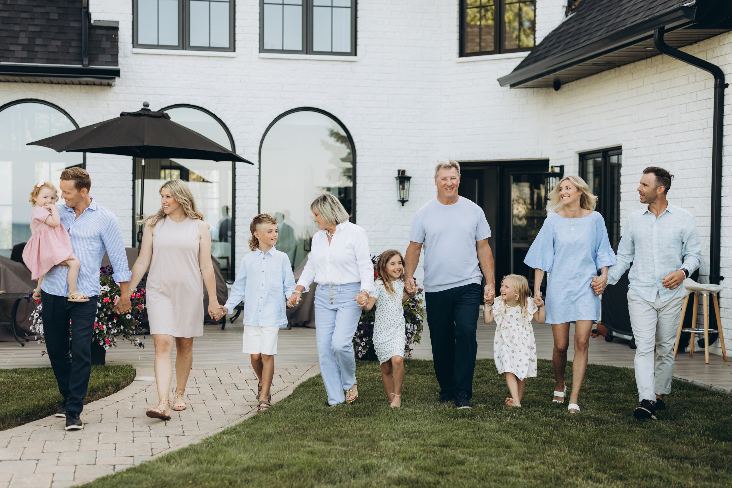 Family time. Wedding Photographer Toronto