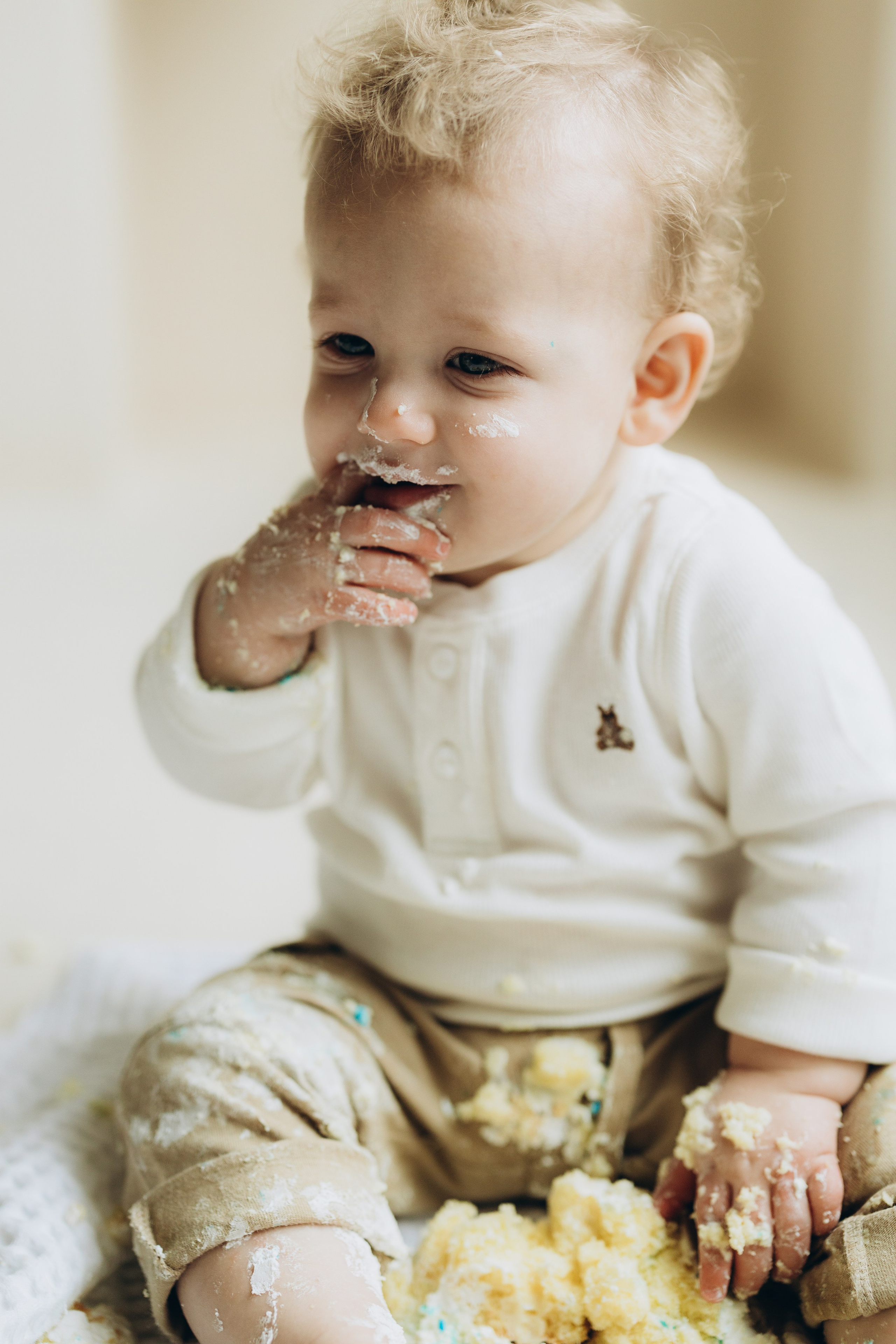 Cake smash. Wedding Photographer Toronto