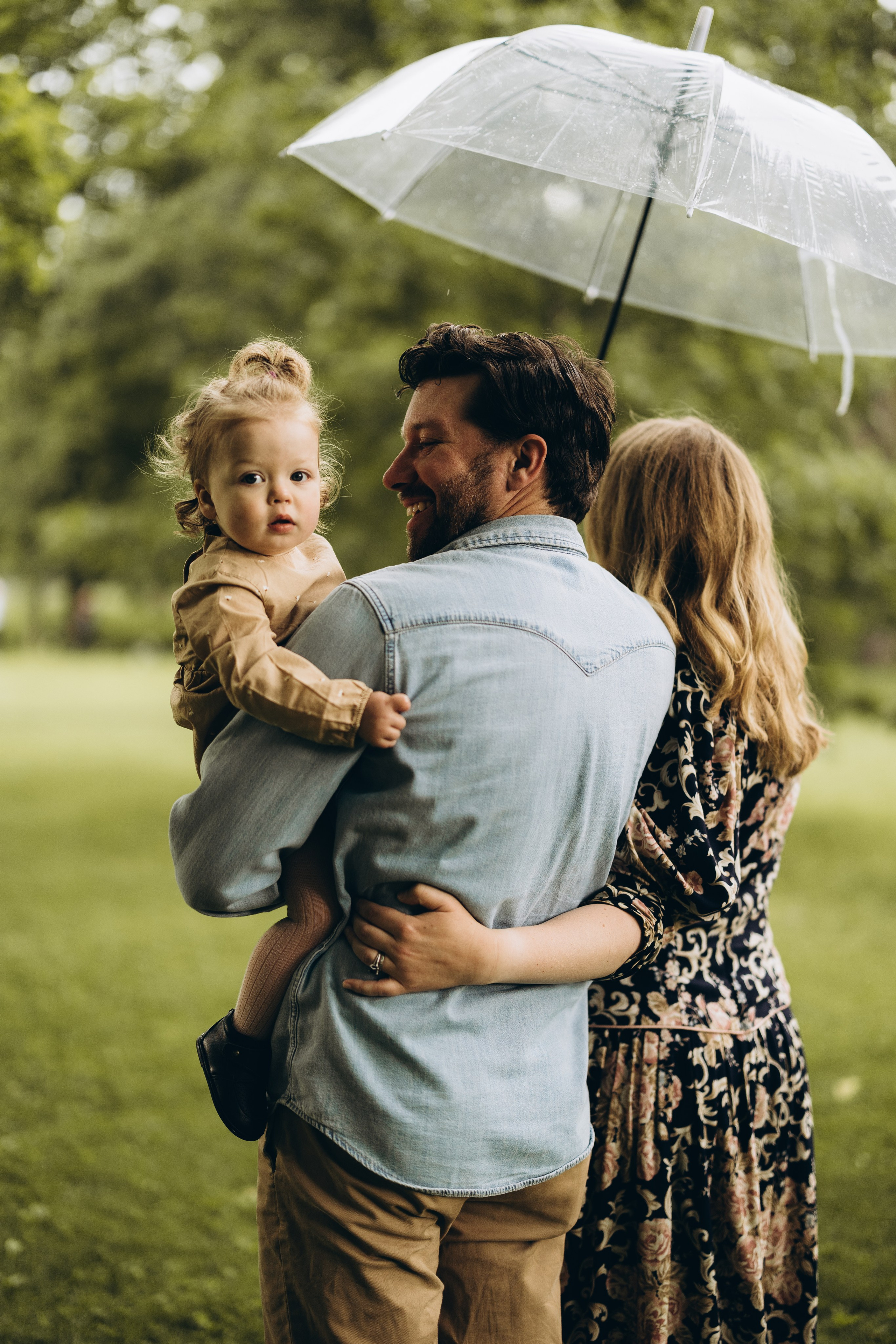 Under the rain. Wedding Photographer Toronto
