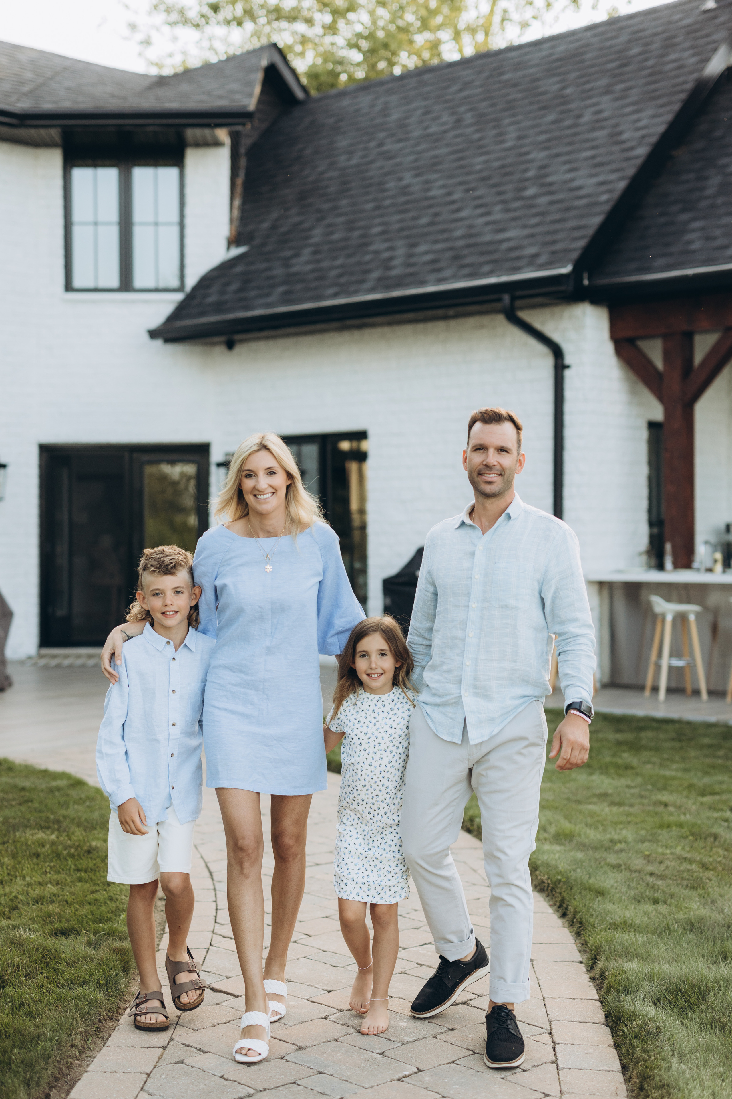 Family time. Wedding Photographer Toronto