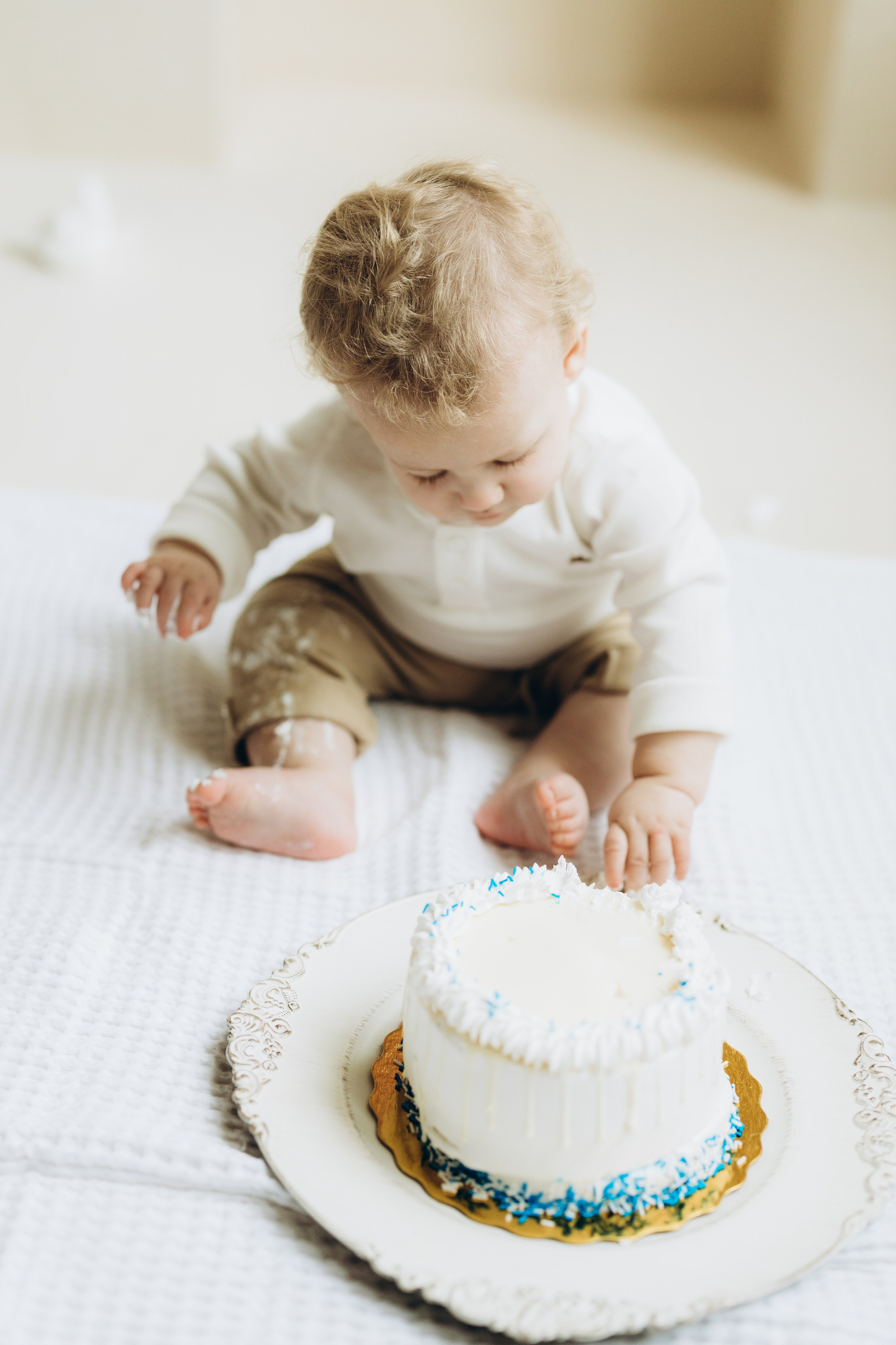 Cake smash. Wedding Photographer Toronto