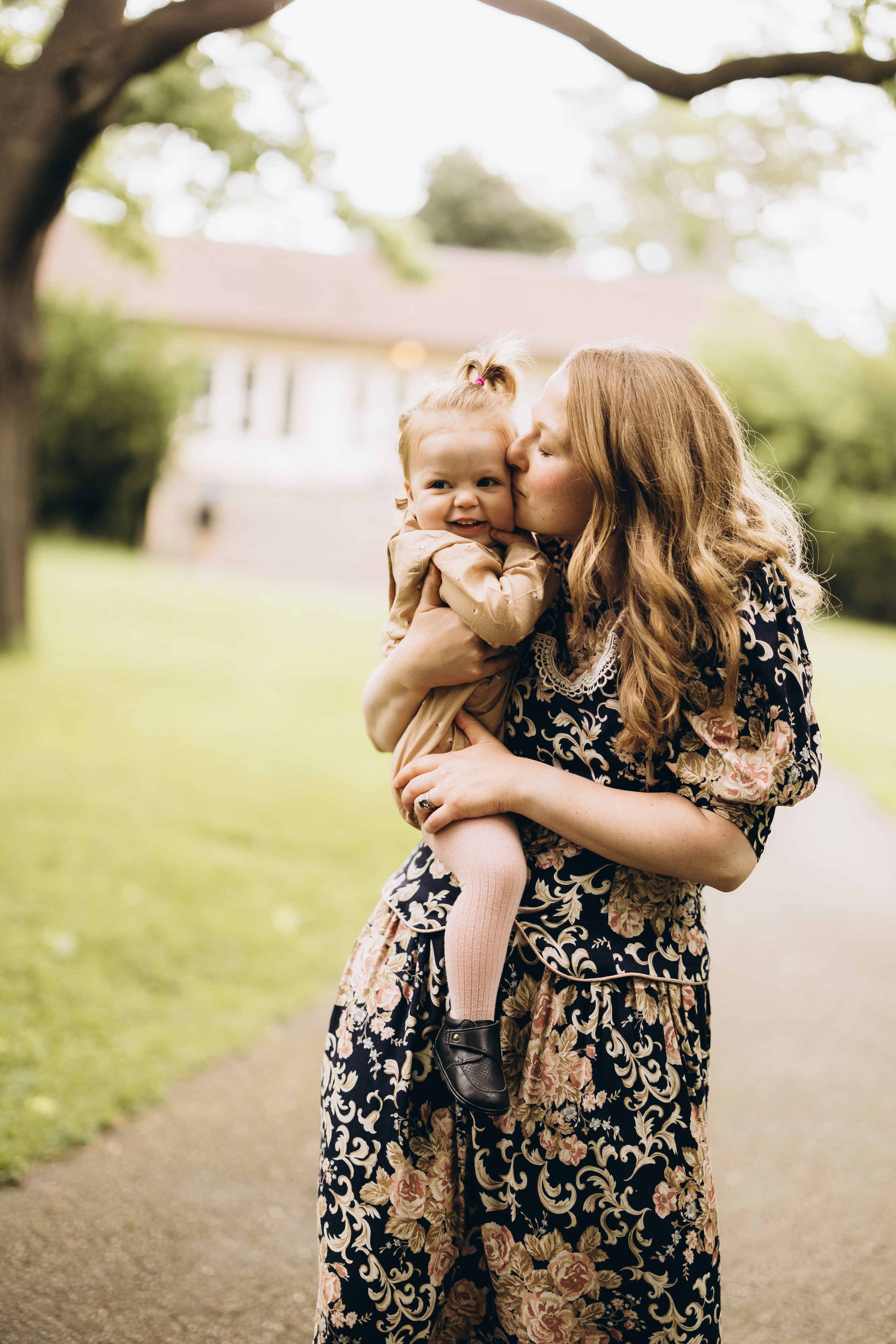 Under the rain. Wedding Photographer Toronto