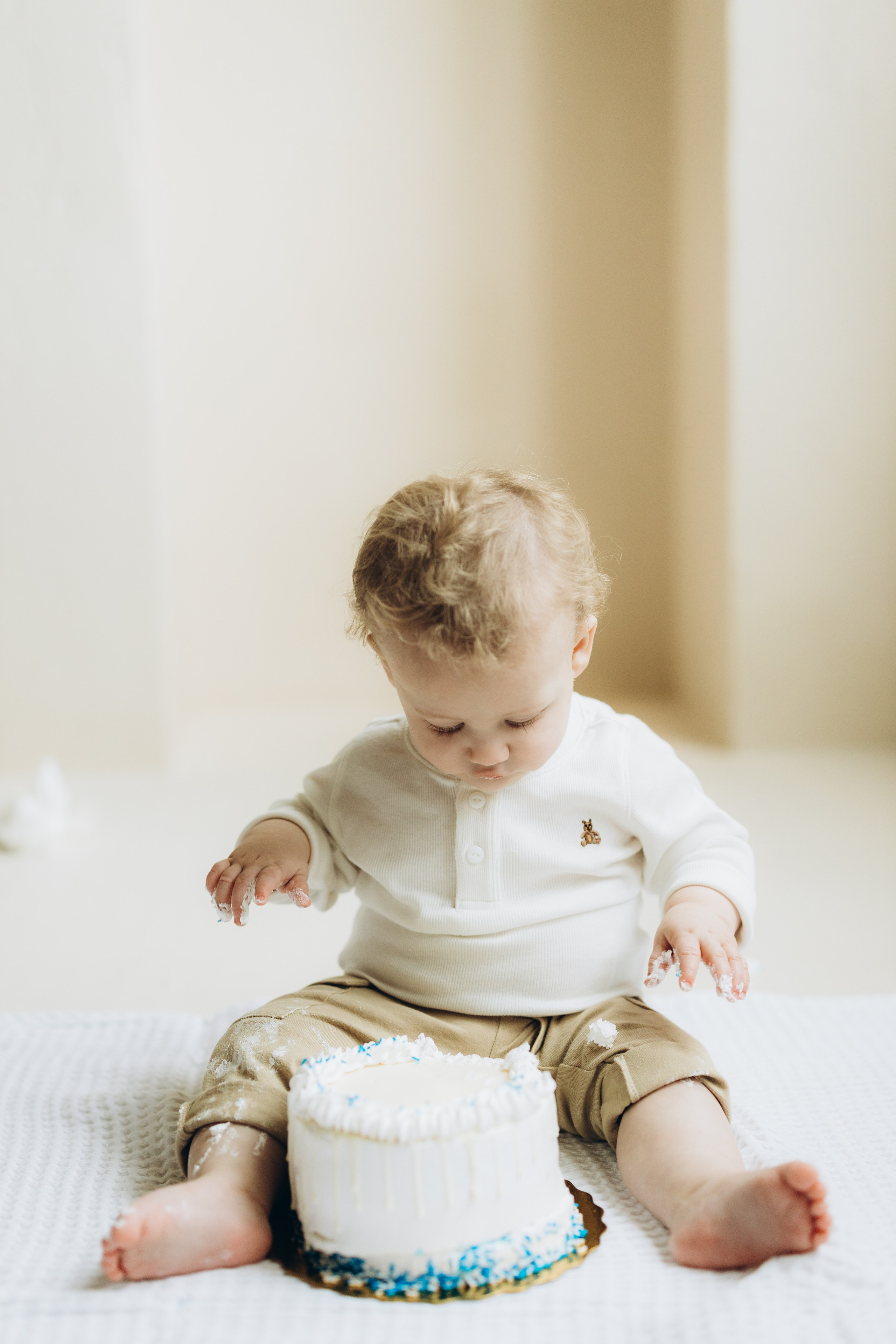 Cake smash. Wedding Photographer Toronto