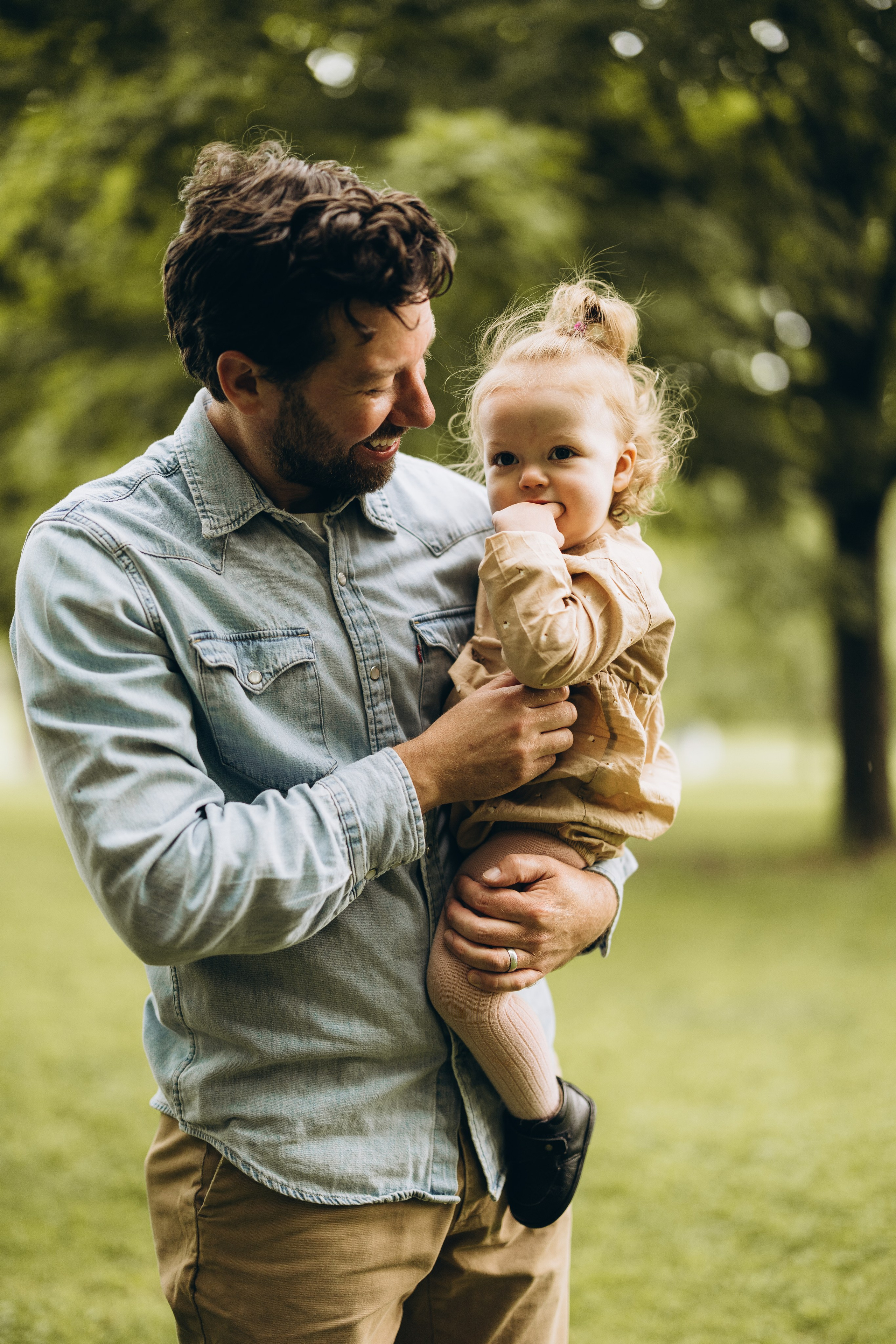 Under the rain. Wedding Photographer Toronto