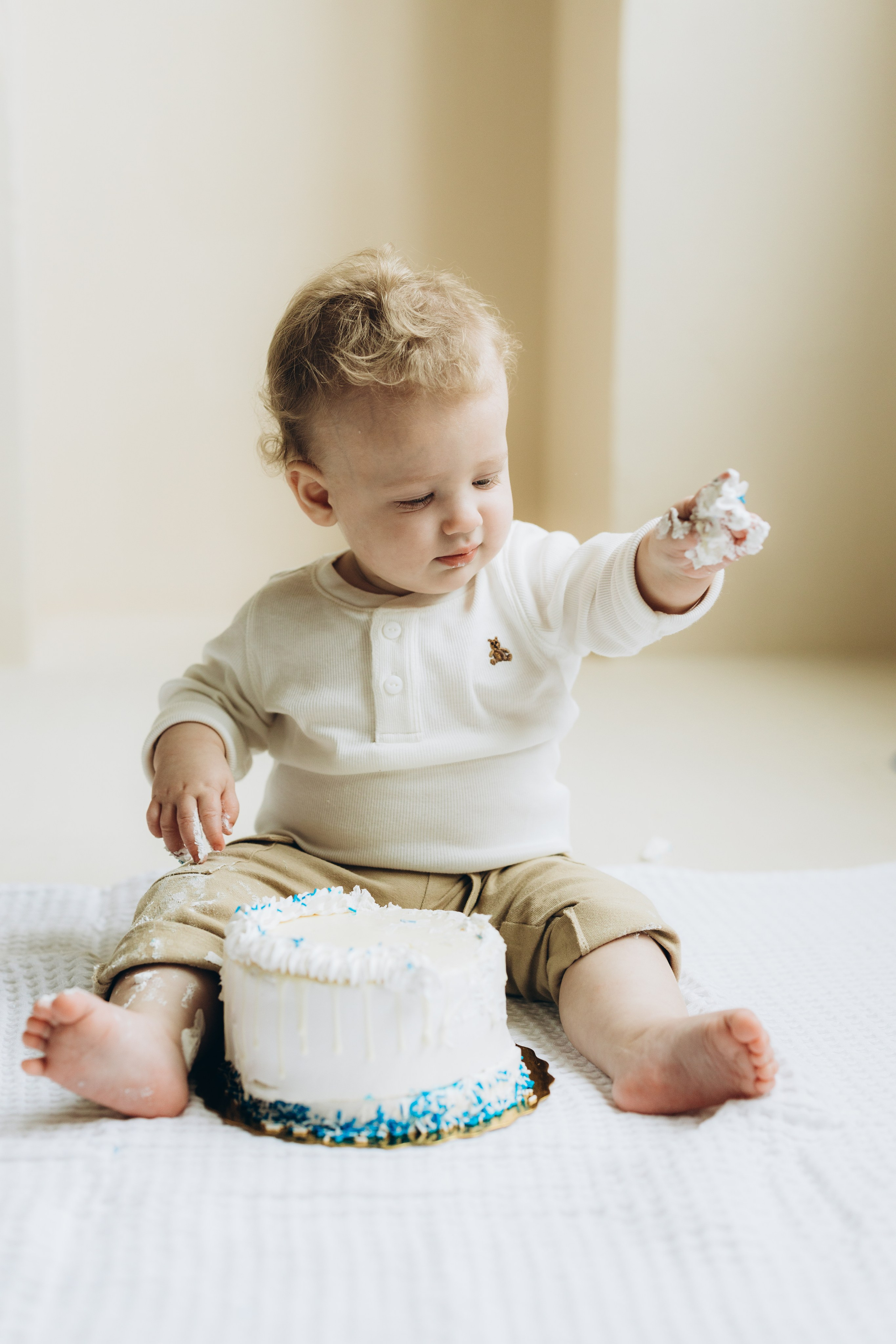 Cake smash. Wedding Photographer Toronto