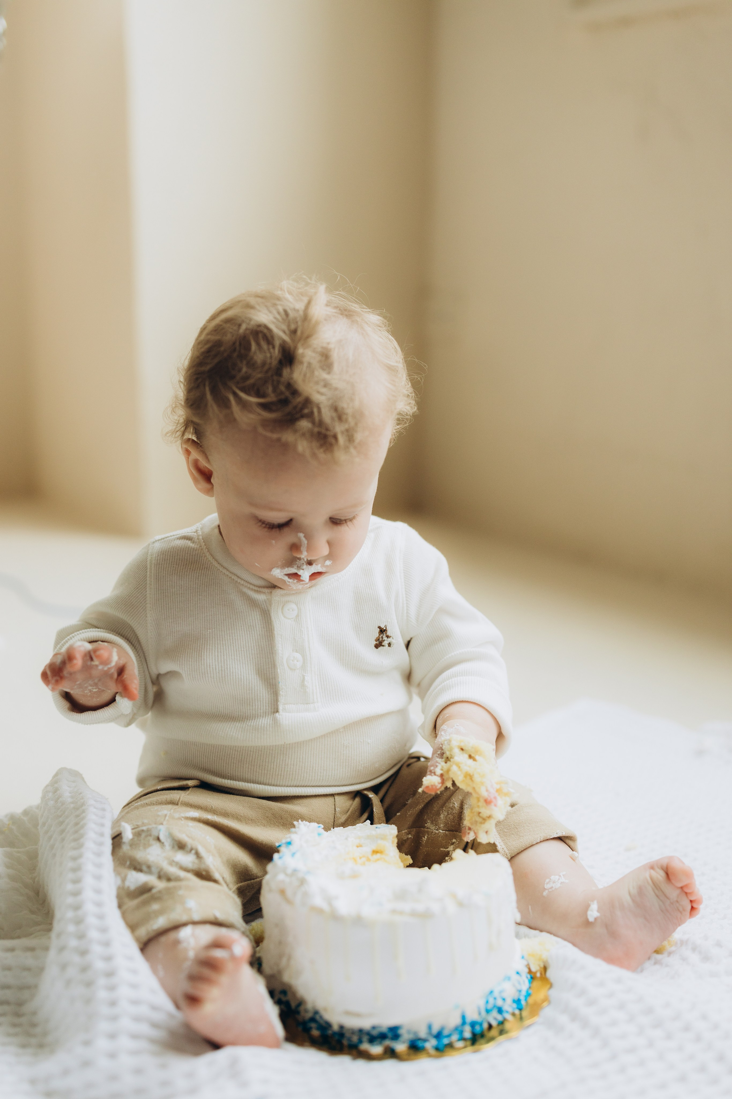 Cake smash. Wedding Photographer Toronto