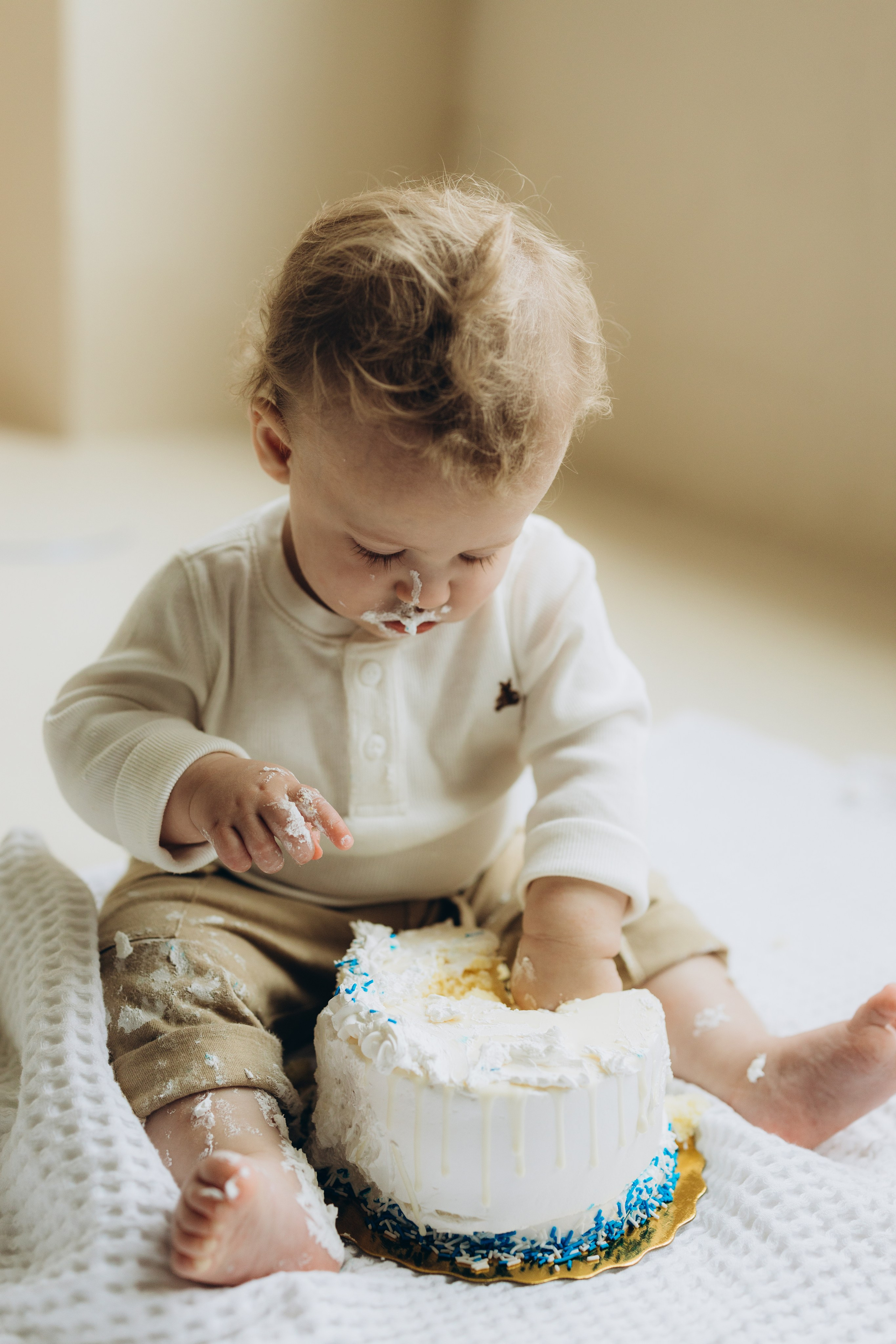 Cake smash. Wedding Photographer Toronto