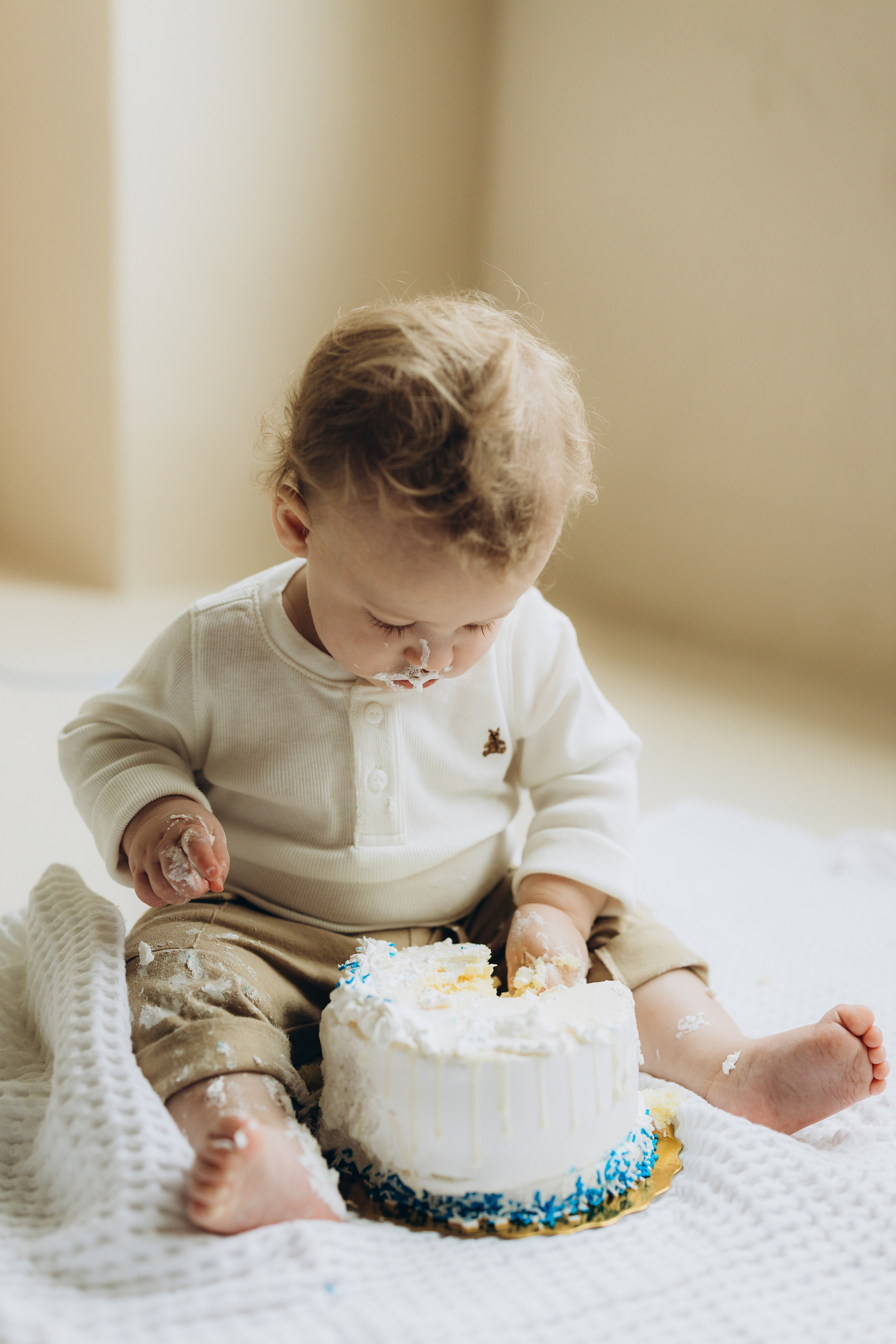 Cake smash. Wedding Photographer Toronto