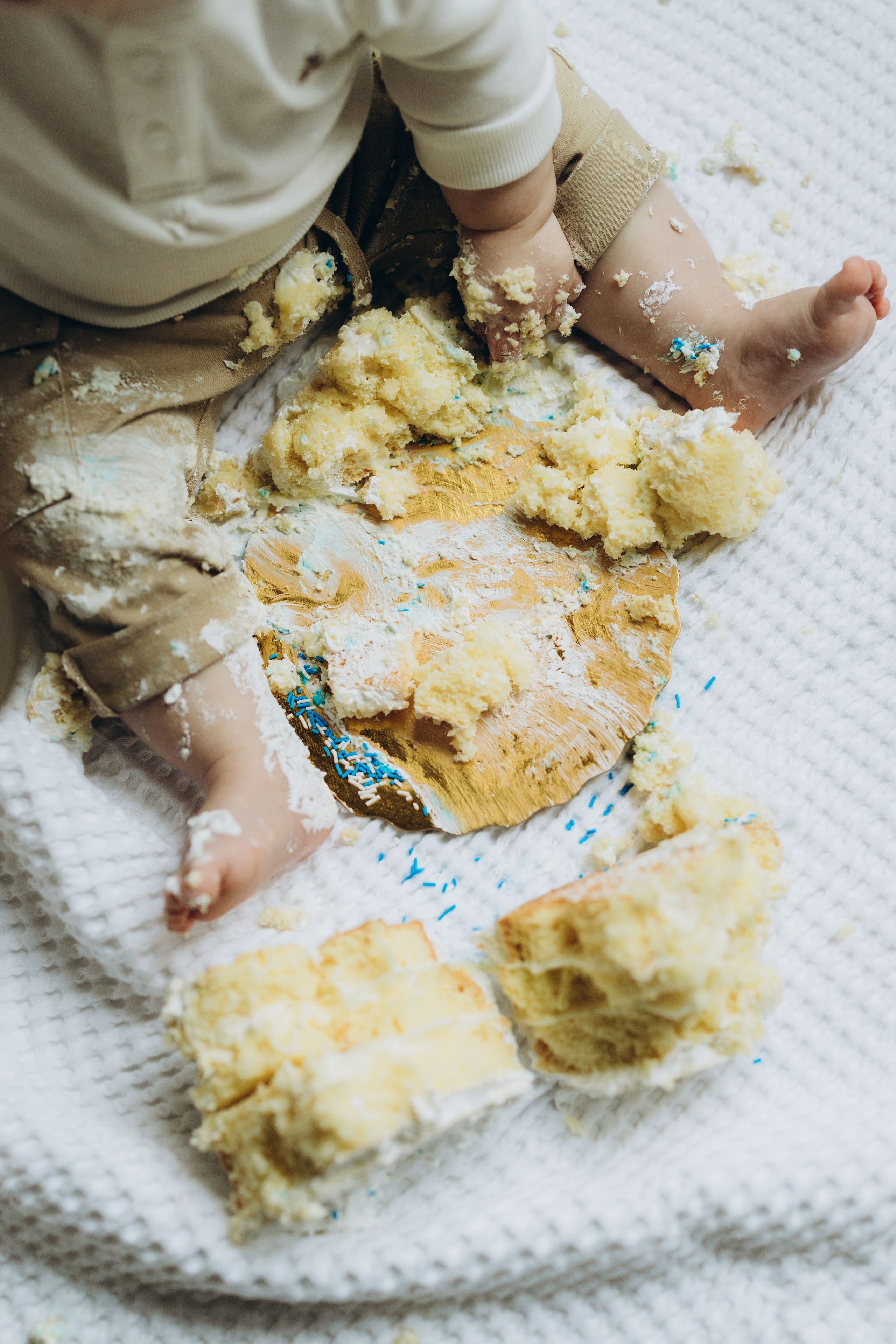 Cake smash. Wedding Photographer Toronto