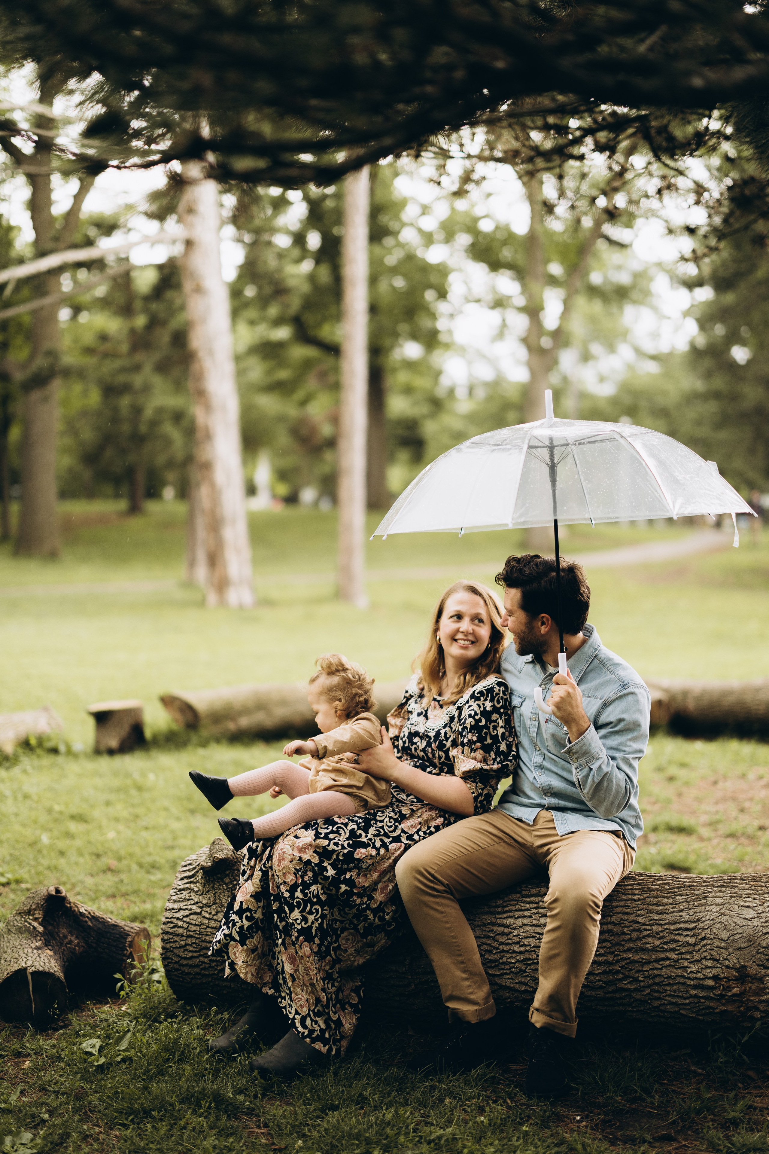 Under the rain. Wedding Photographer Toronto