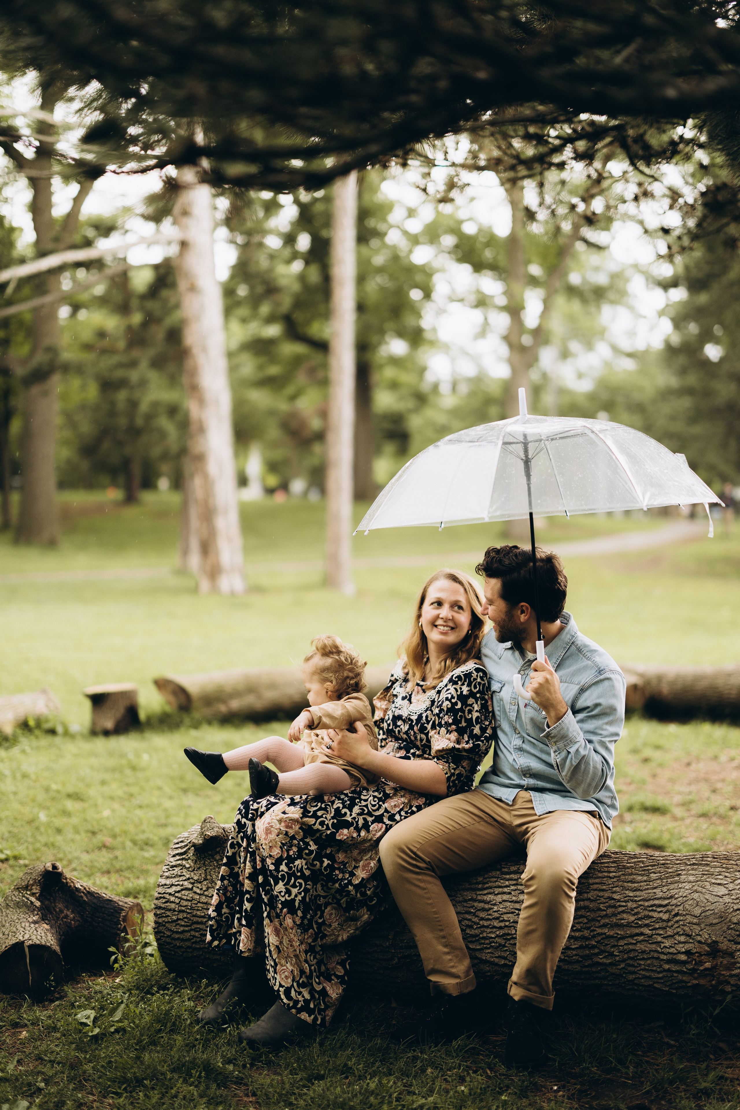 Under the rain. Wedding Photographer Toronto