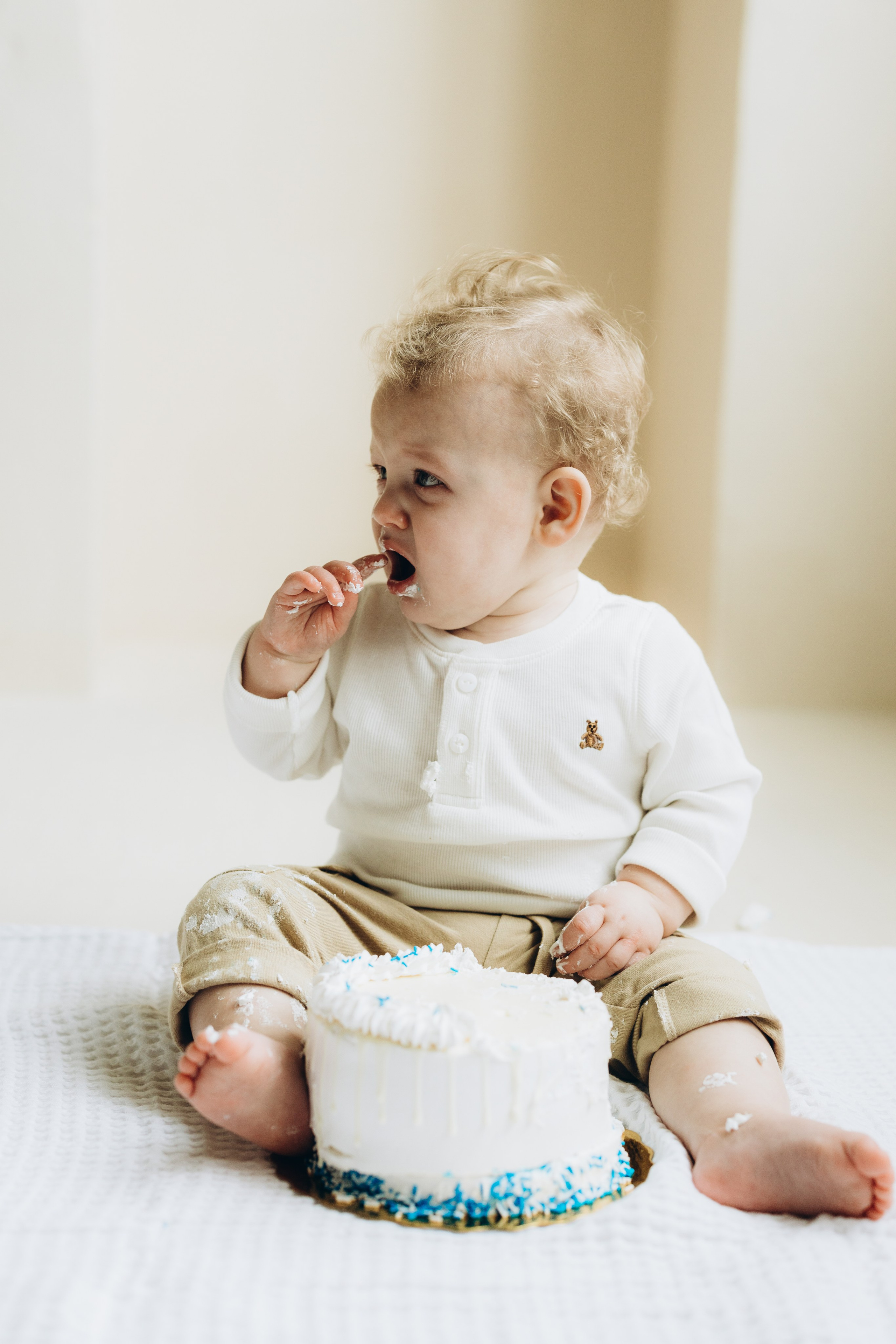 Cake smash. Wedding Photographer Toronto