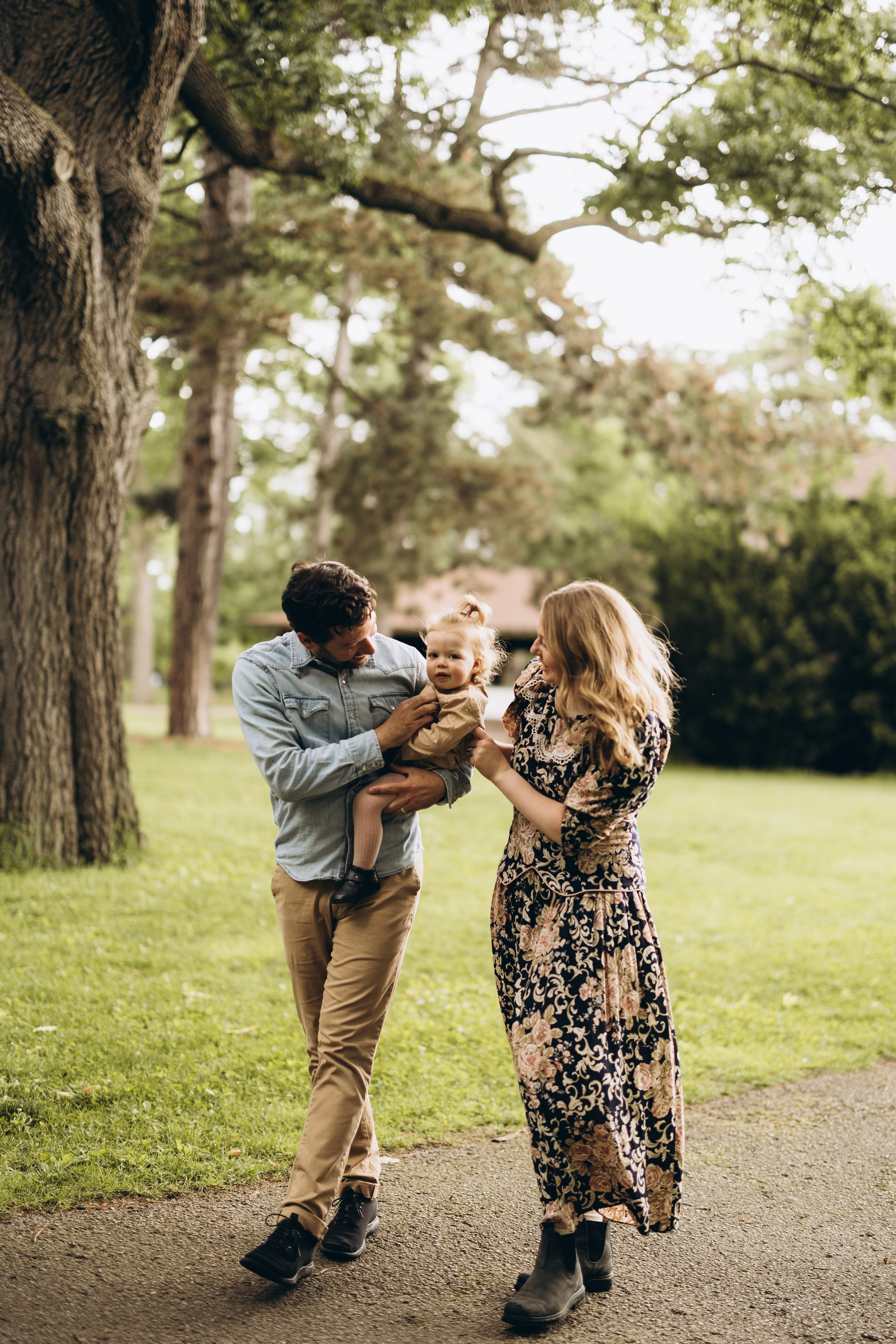 Under the rain. Wedding Photographer Toronto