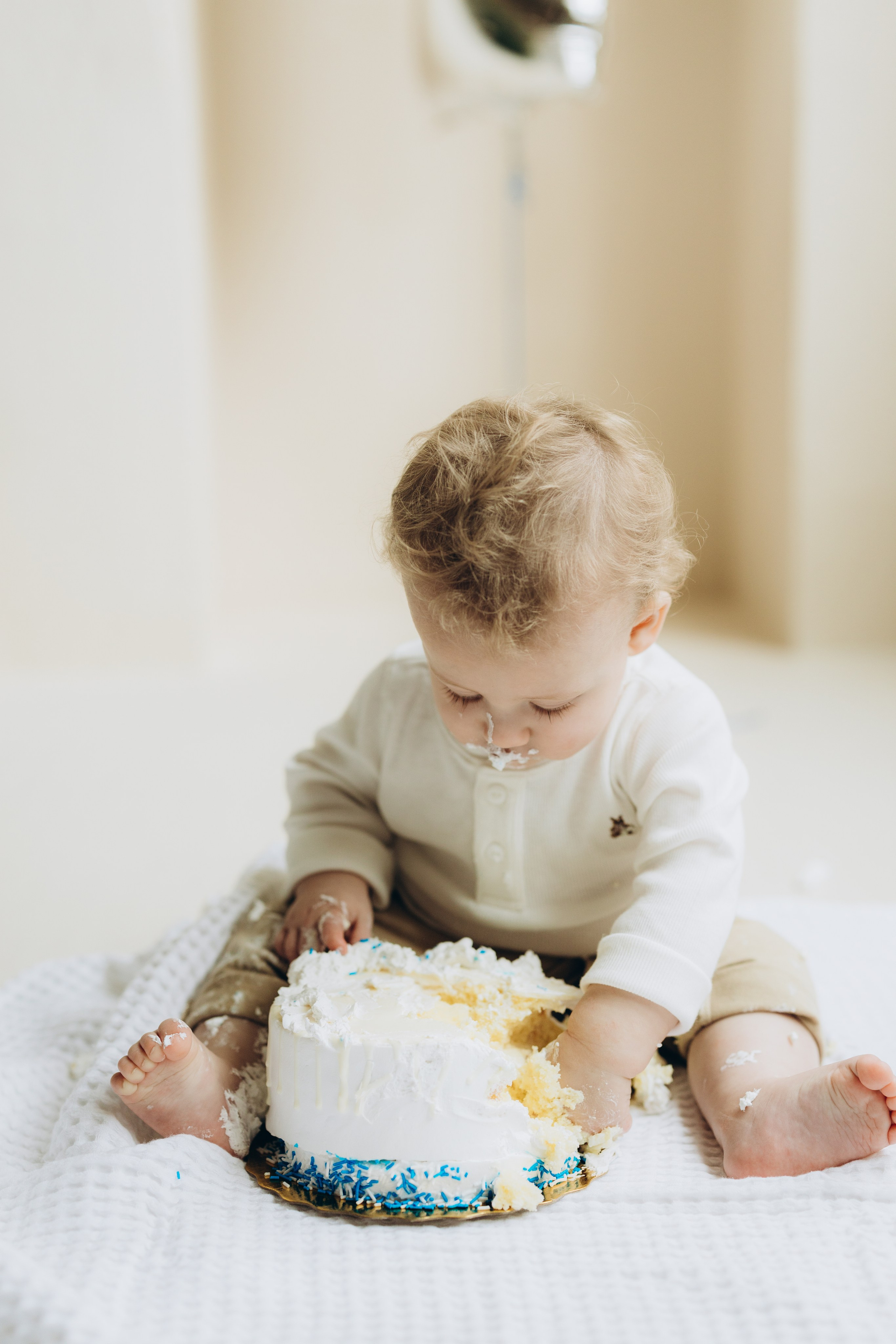 Cake smash. Wedding Photographer Toronto