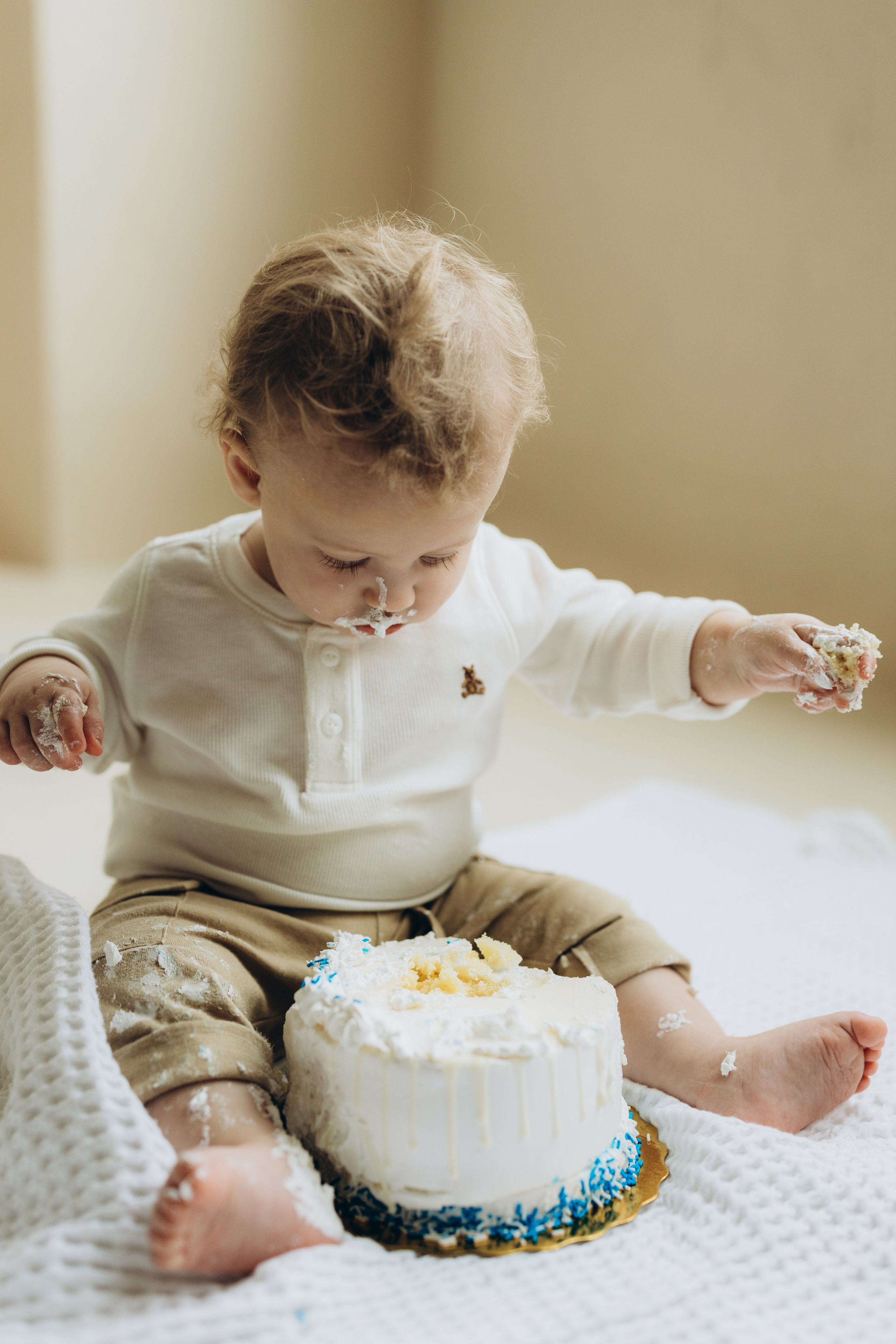 Cake smash. Wedding Photographer Toronto