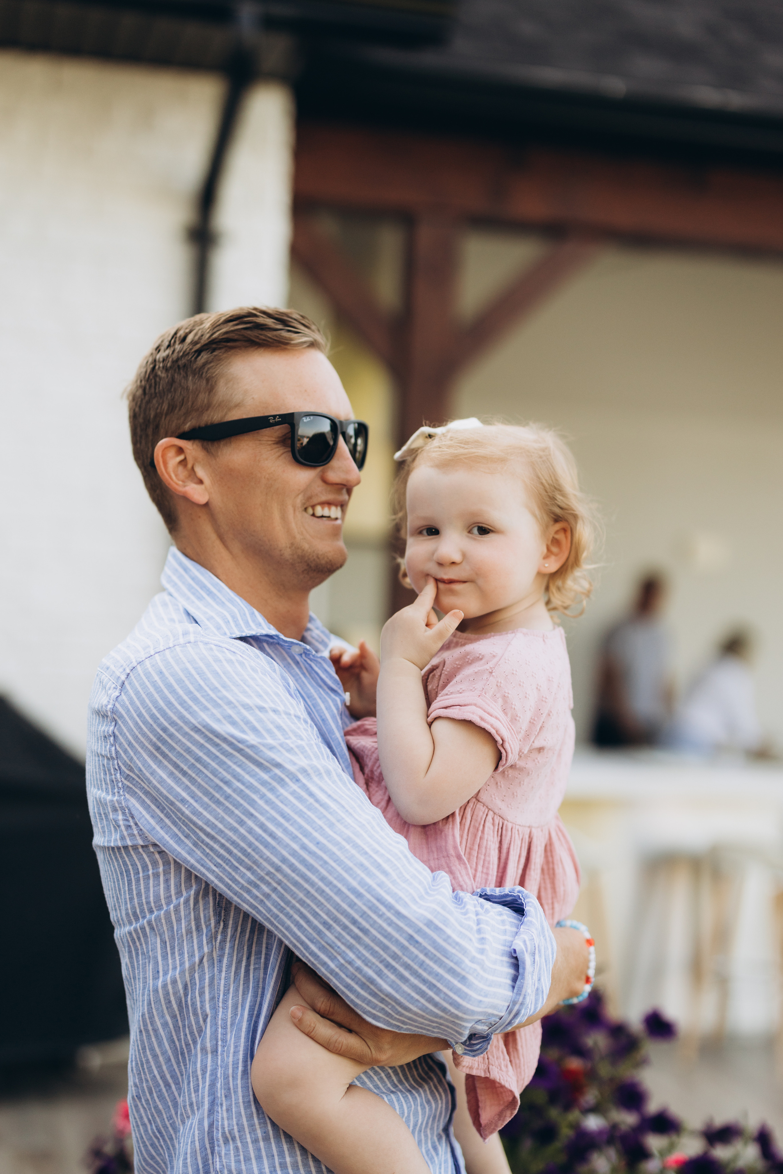 Family time. Wedding Photographer Toronto