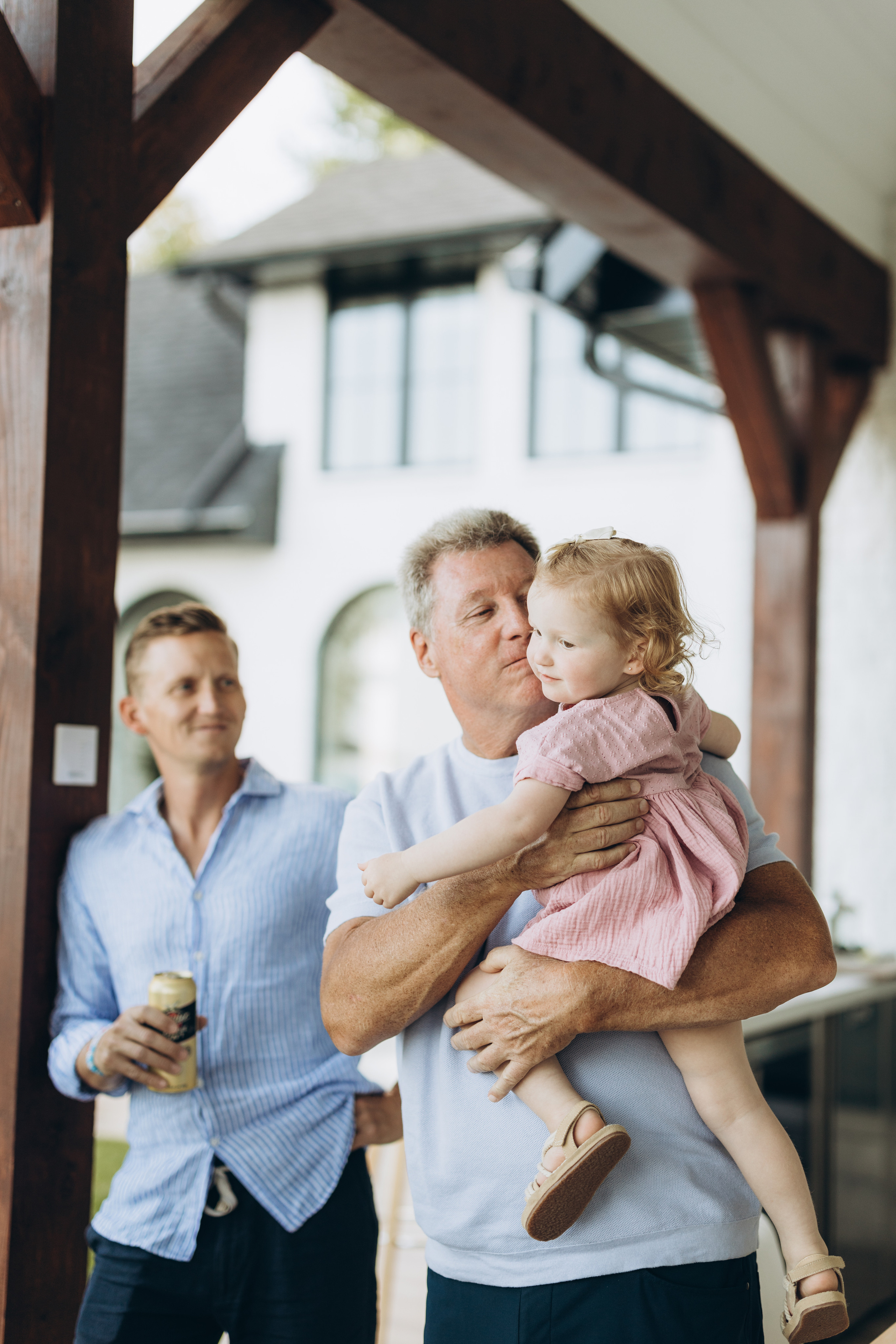 Family time. Wedding Photographer Toronto