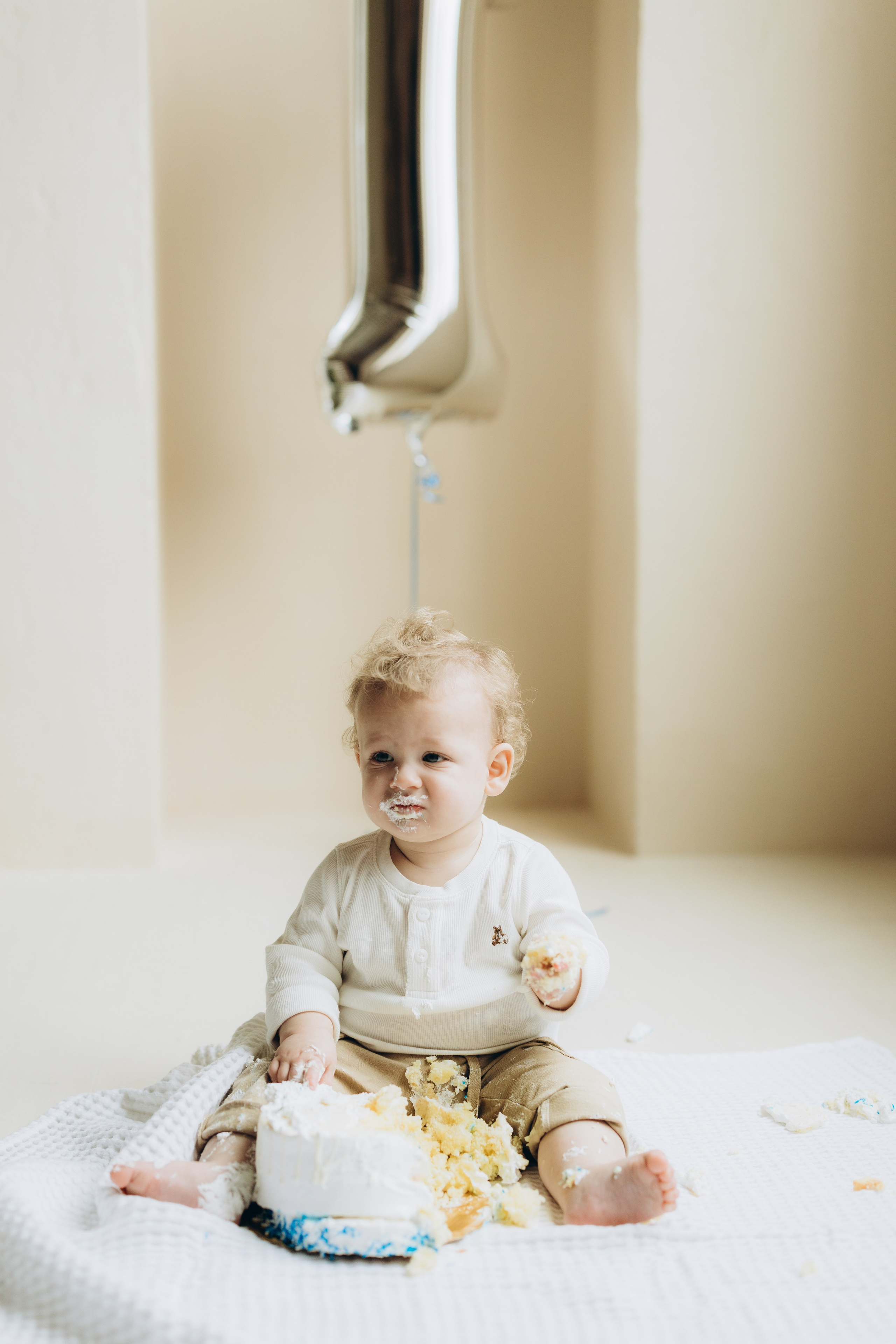 Cake smash. Wedding Photographer Toronto