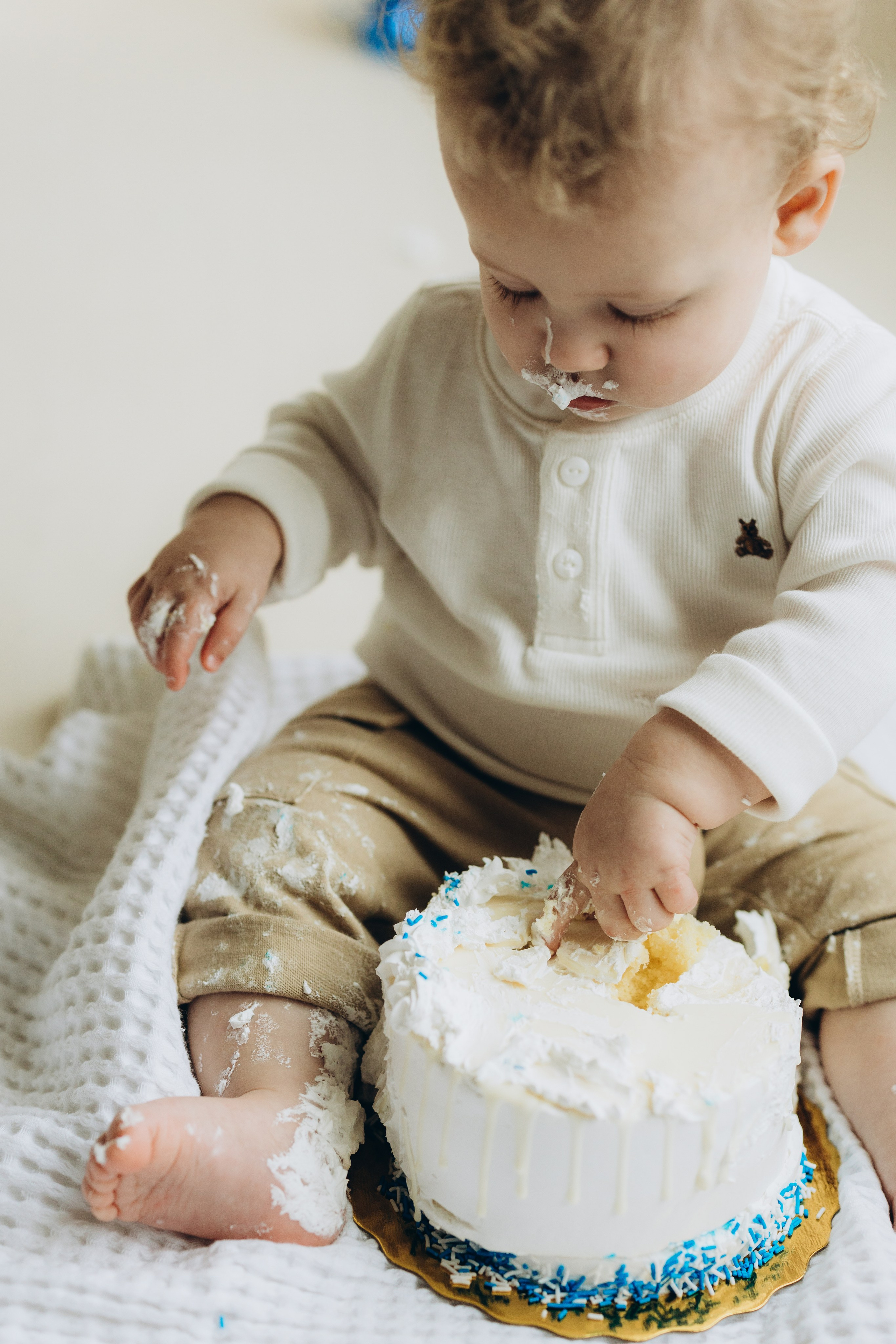 Cake smash. Wedding Photographer Toronto